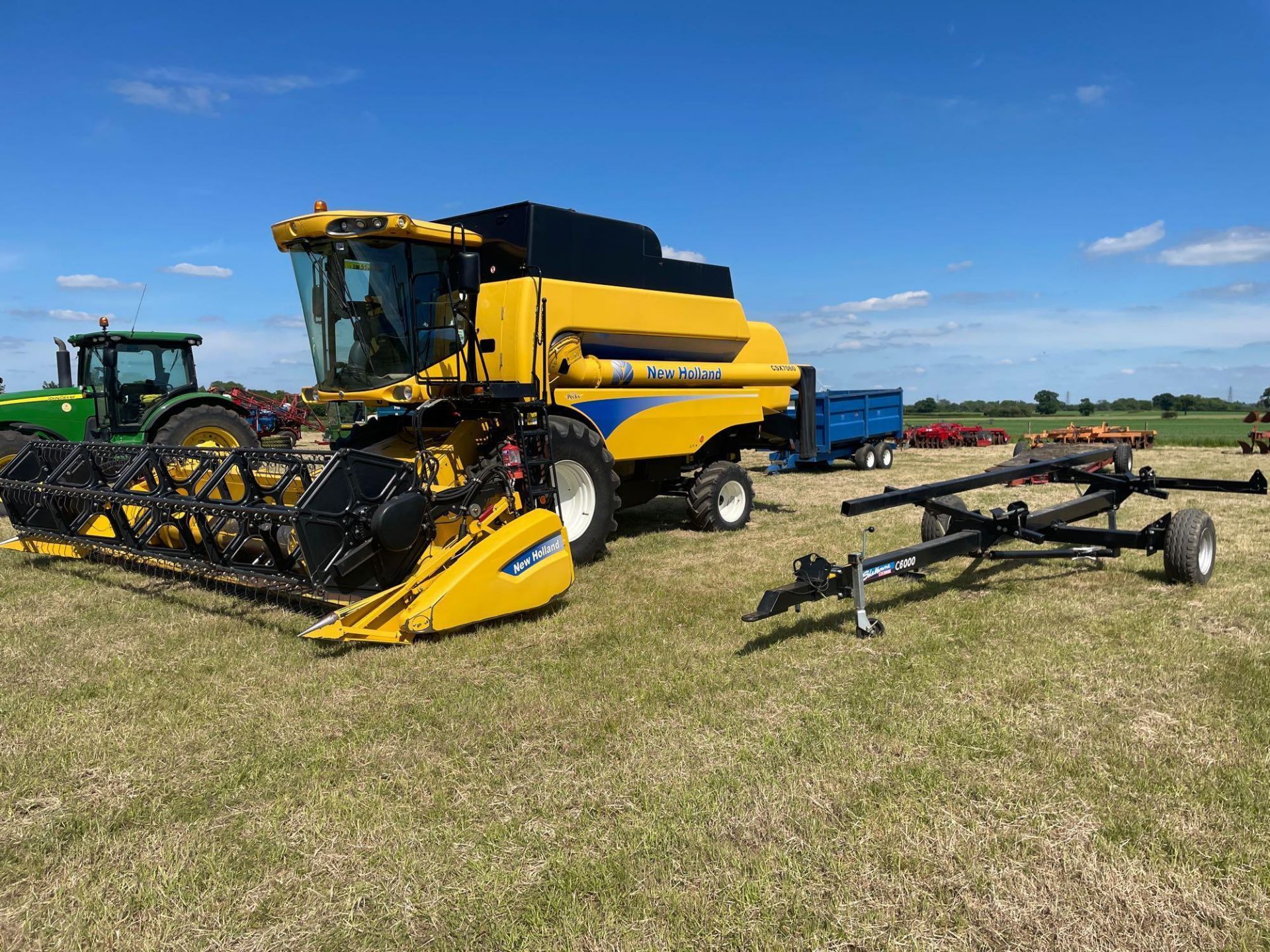 2011 New Holland CSX7060 combine harvester with 20ft Varifeed header on 800/65R32 front and 16.0/70- - Image 15 of 15