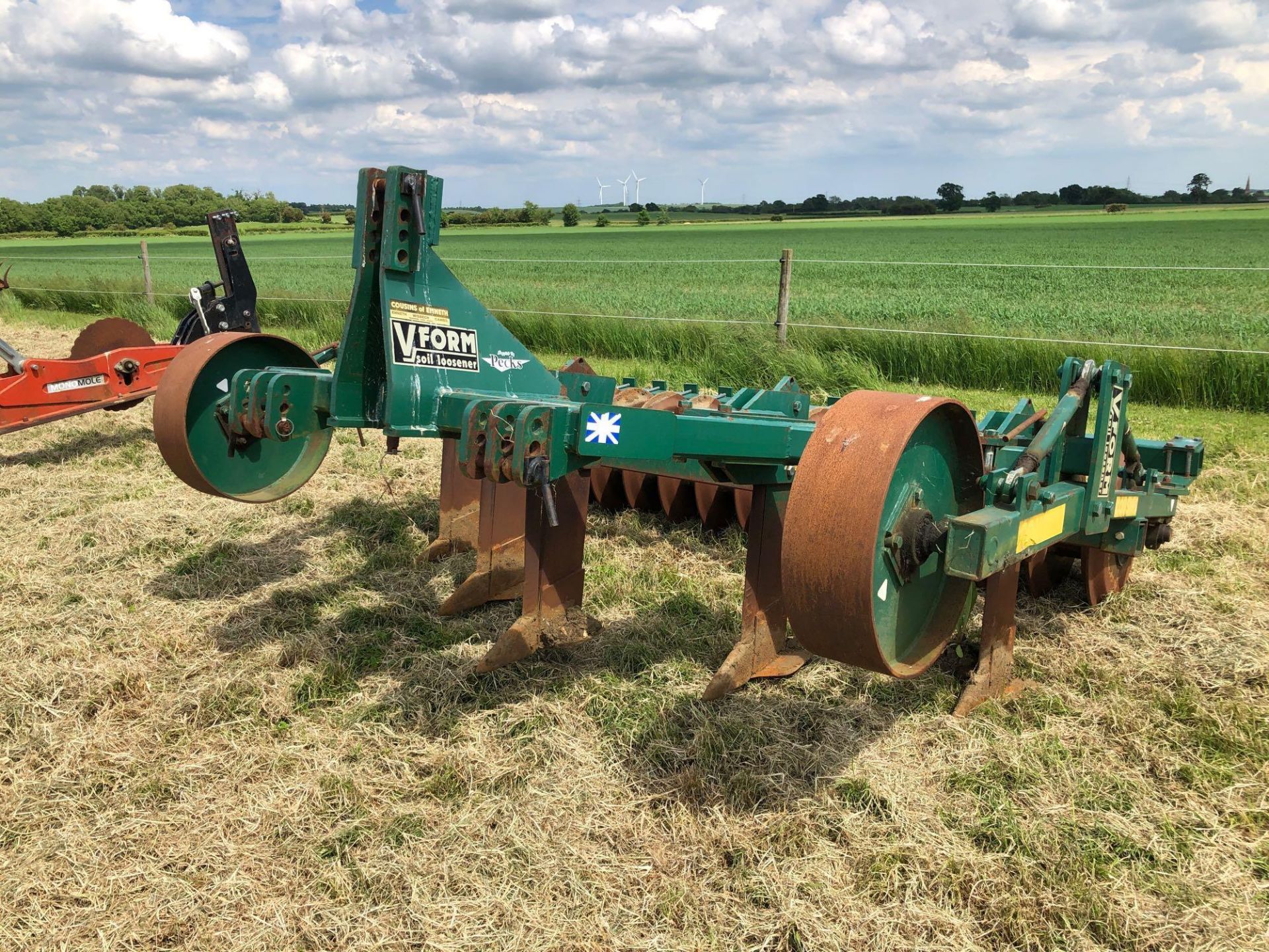 2004 Cousins V Form 3m 5 leg soil loosener with rear packer. Serial No: 2004101 - Image 3 of 7