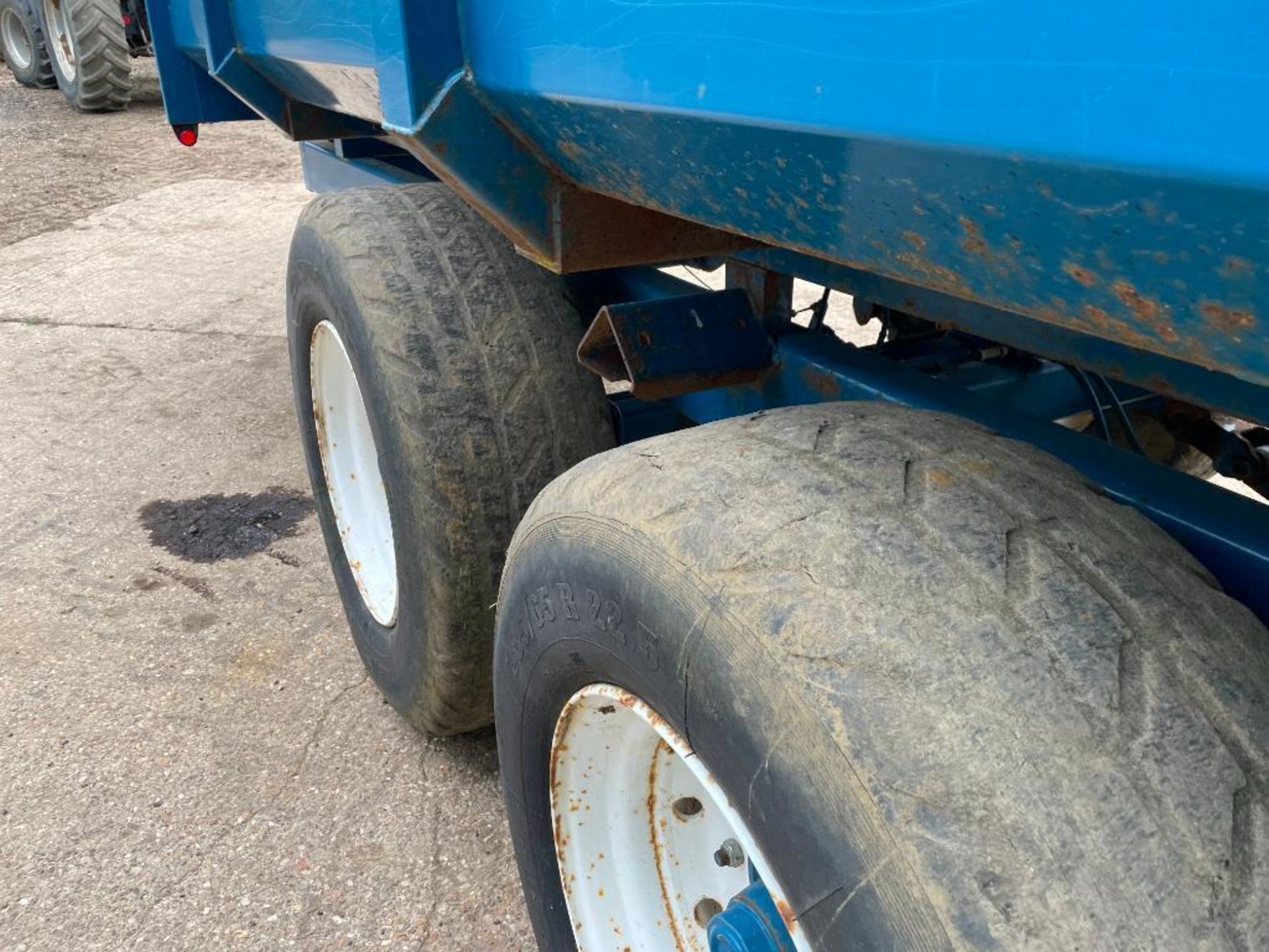 2000 AS Marston 10t twin axle grain trailer, manual tailgate and grain chute on 385/65R22.5 wheels a - Image 13 of 17