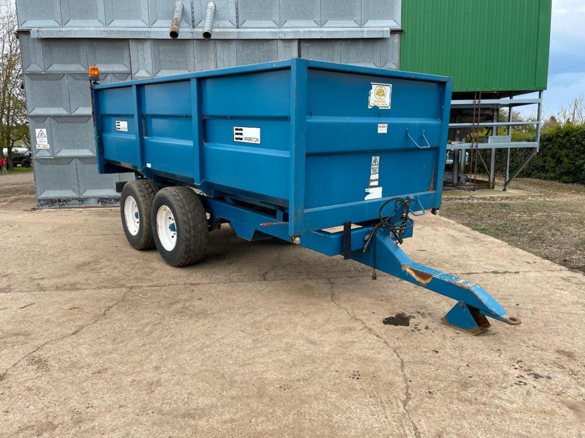 2000 AS Marston 10t twin axle grain trailer, manual tailgate and grain chute on 385/65R22.5 wheels a - Image 2 of 17