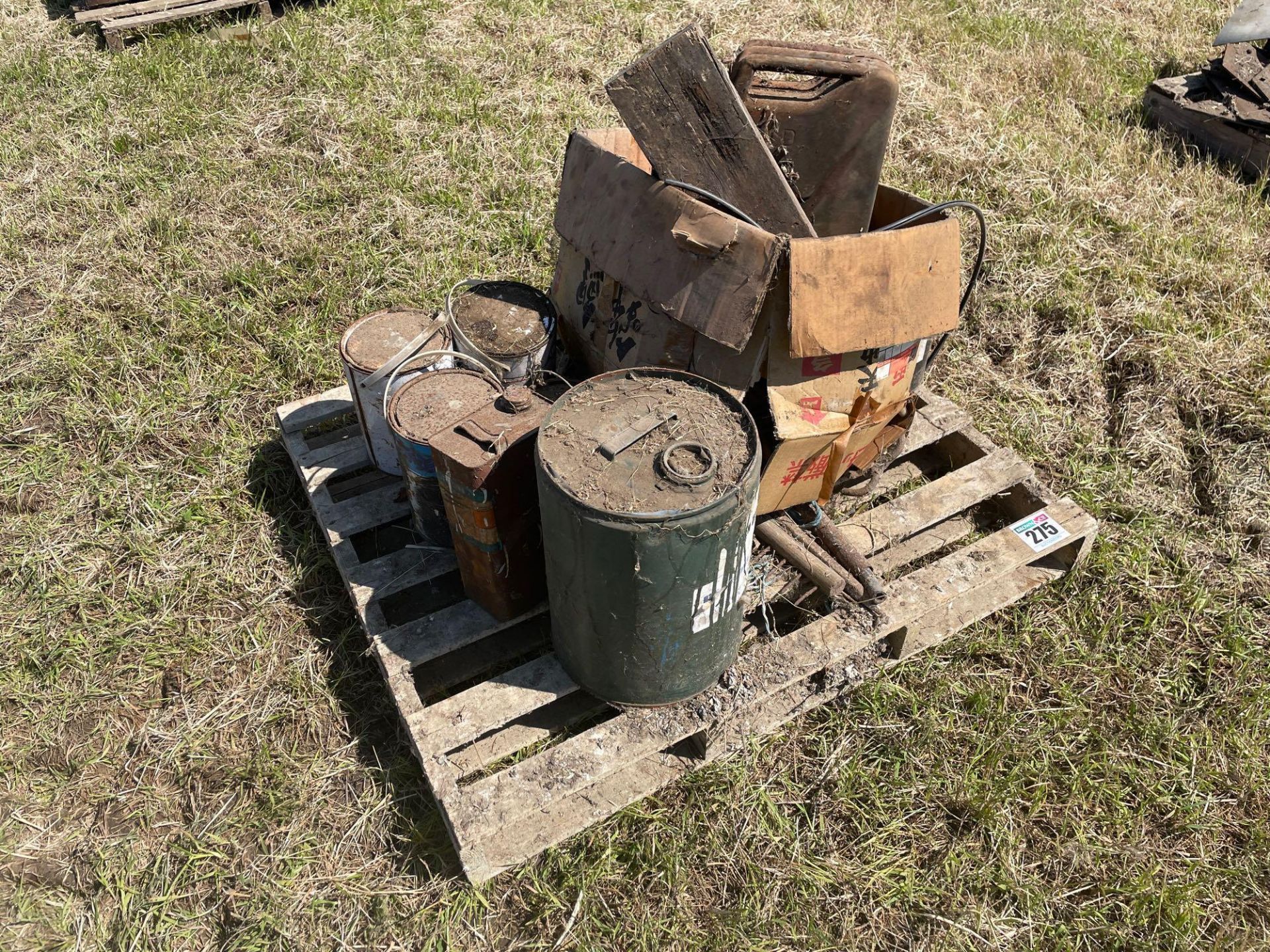 Various oil cans, Jerry can and other cans