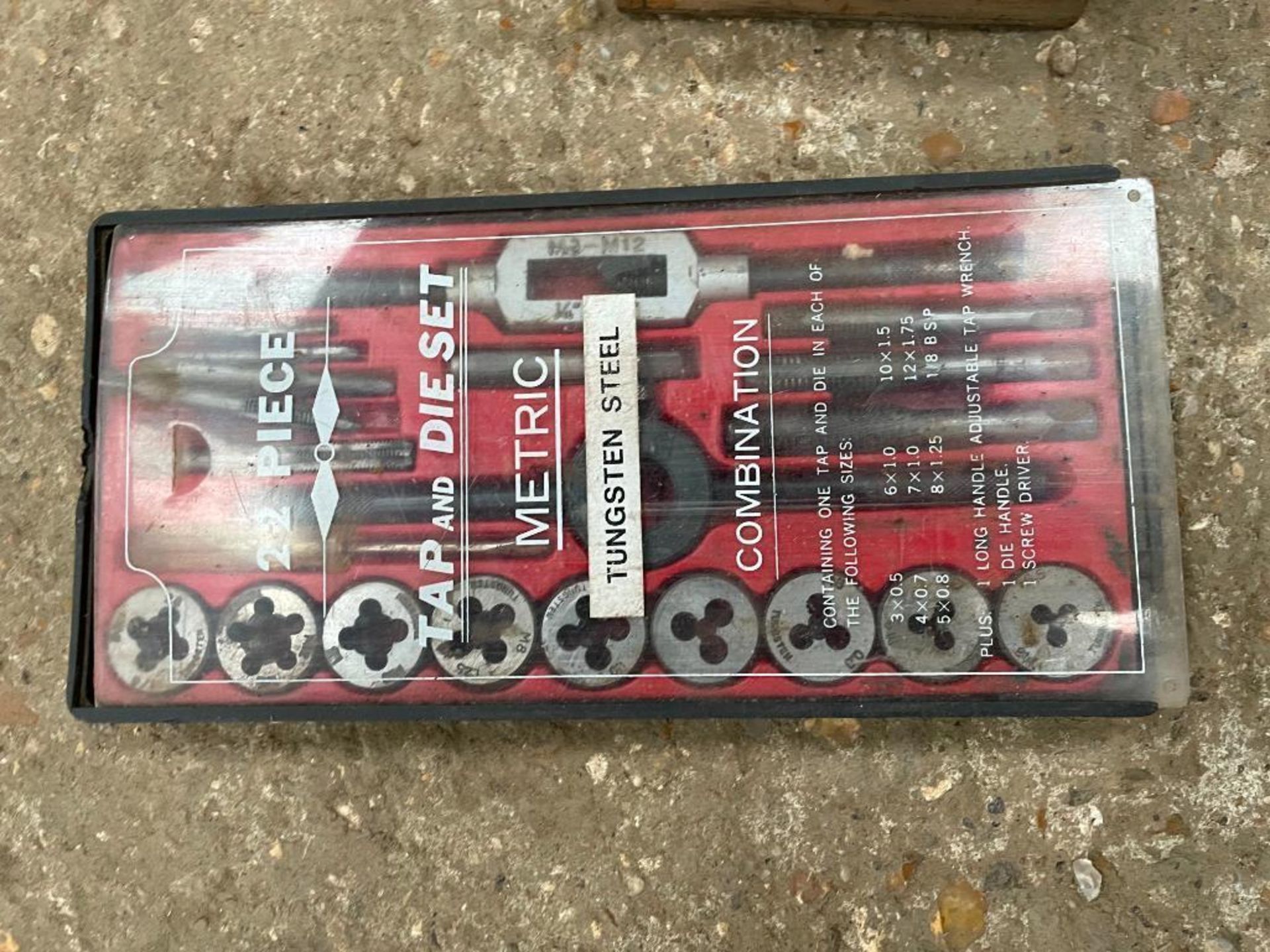 22 piece tap and die set (metric) with other taps and dies - Image 3 of 3