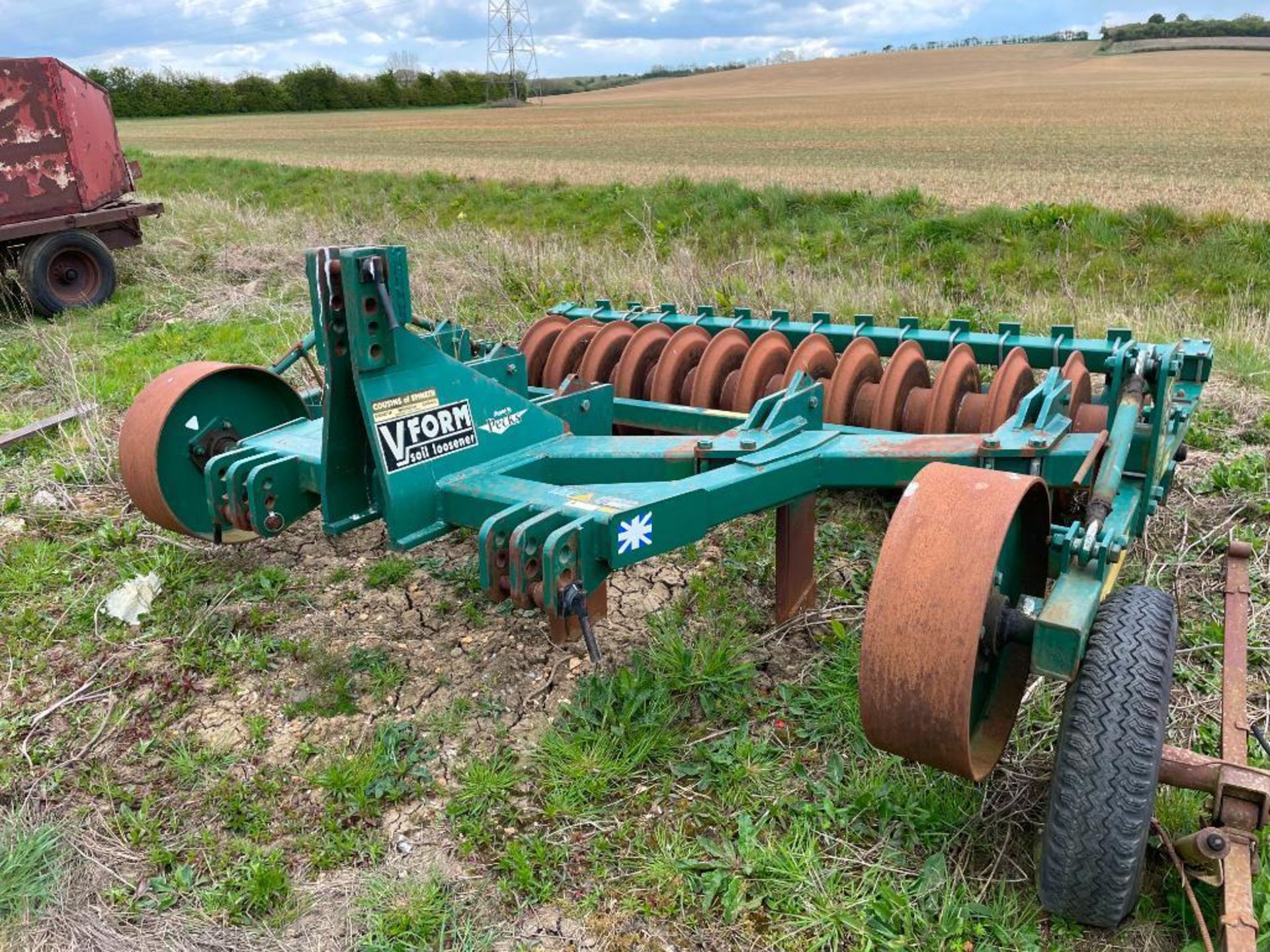 2004 Cousins V Form 3m 5 leg soil loosener with rear packer. Serial No: 2004101 - Image 7 of 7