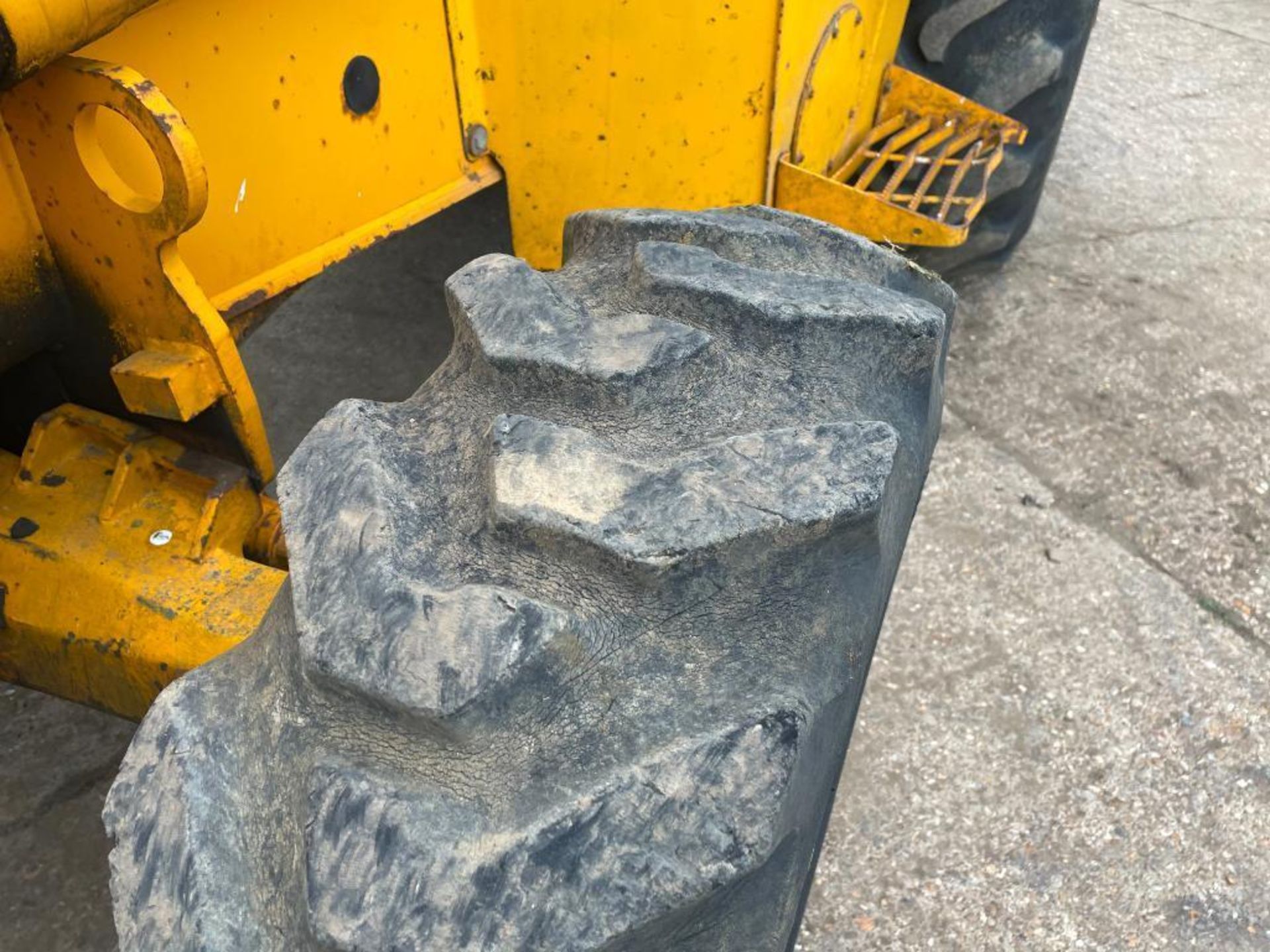 1993 JCB 3CX Sitemaster 4wd back hoe loader with 3 in 1 bucket on 10.5/80-18 front and 18.4-26 rear - Image 5 of 14