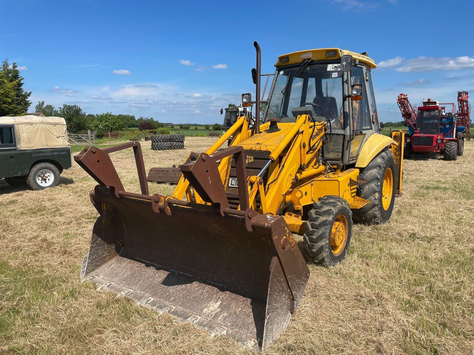 1993 JCB 3CX Sitemaster 4wd back hoe loader with 3 in 1 bucket on 10.5/80-18 front and 18.4-26 rear