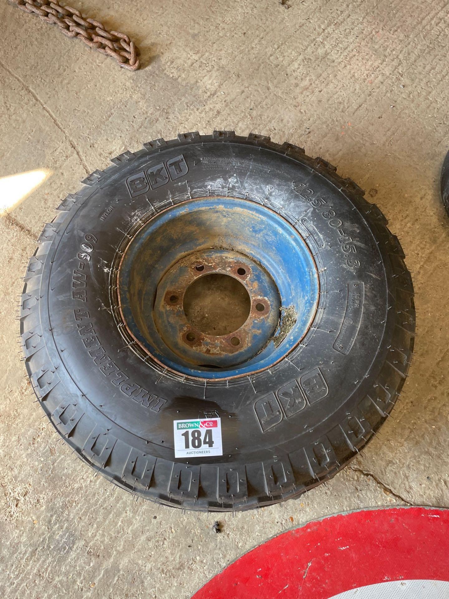 Single 12.5/80-15.3 wheel and tyre (6 stud)