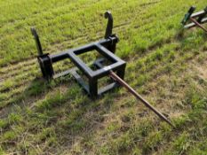 Bale spike with Q-fit attachments