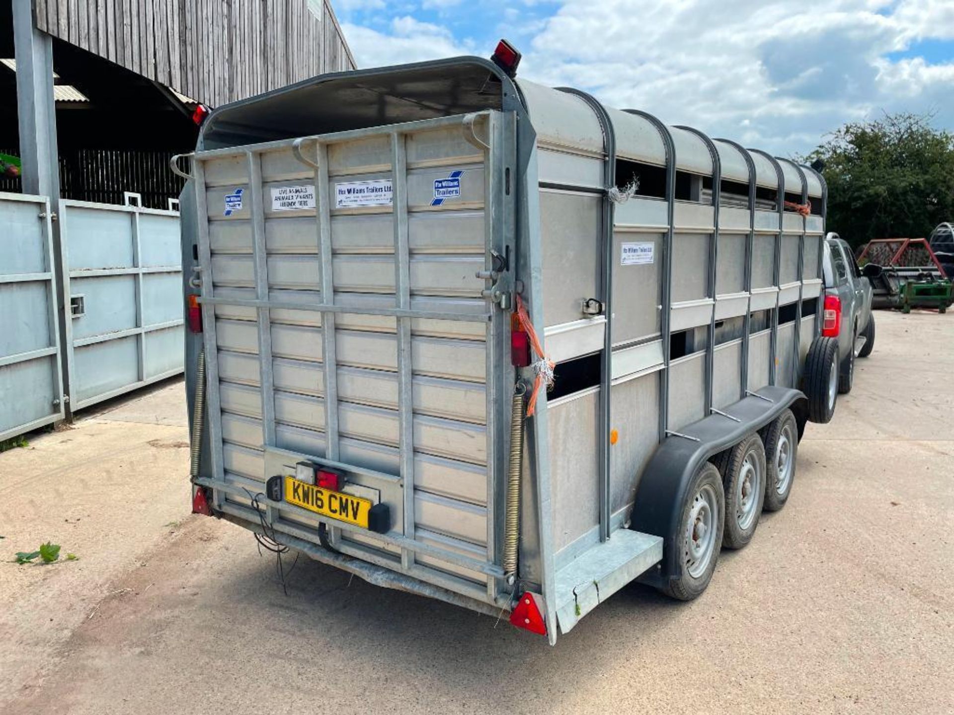 2007 Ifor Williams TA510G3 14ft tri-axle livestock trailer with partition gate. Serial No: SCKT00000 - Image 5 of 13