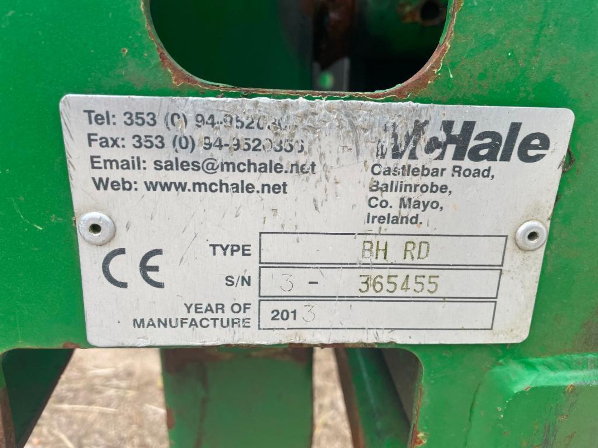 2013 McHale BH RD hydraulic bale spike with tubes and with pin and cone brackets. Serial No: 365455 - Image 3 of 5