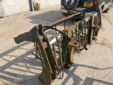 2005 Strimech manure grab with pin and cone brackets, spares or repairs. Serial No: 165129