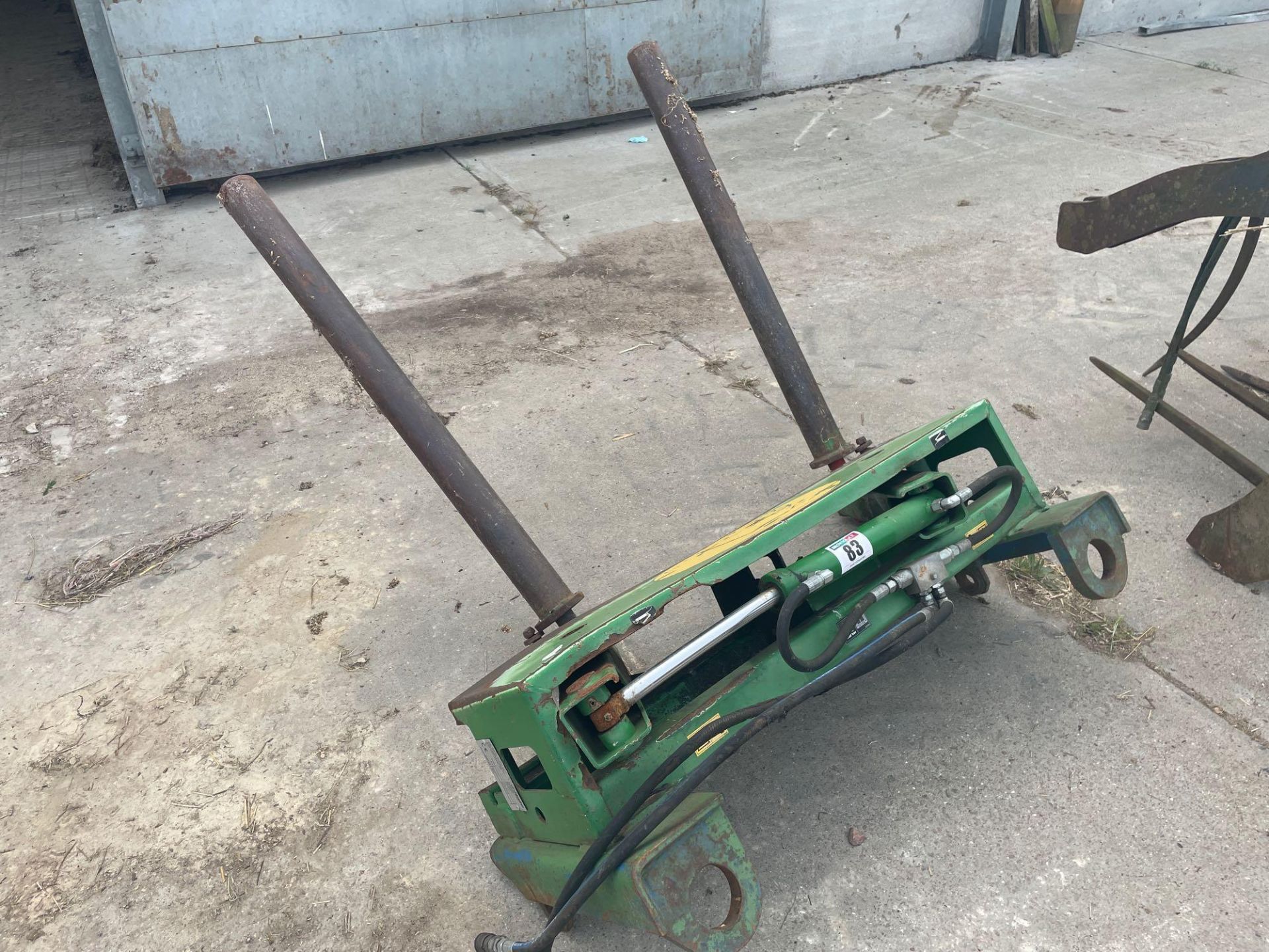 2013 McHale BH RD hydraulic bale spike with tubes and with pin and cone brackets. Serial No: 365455