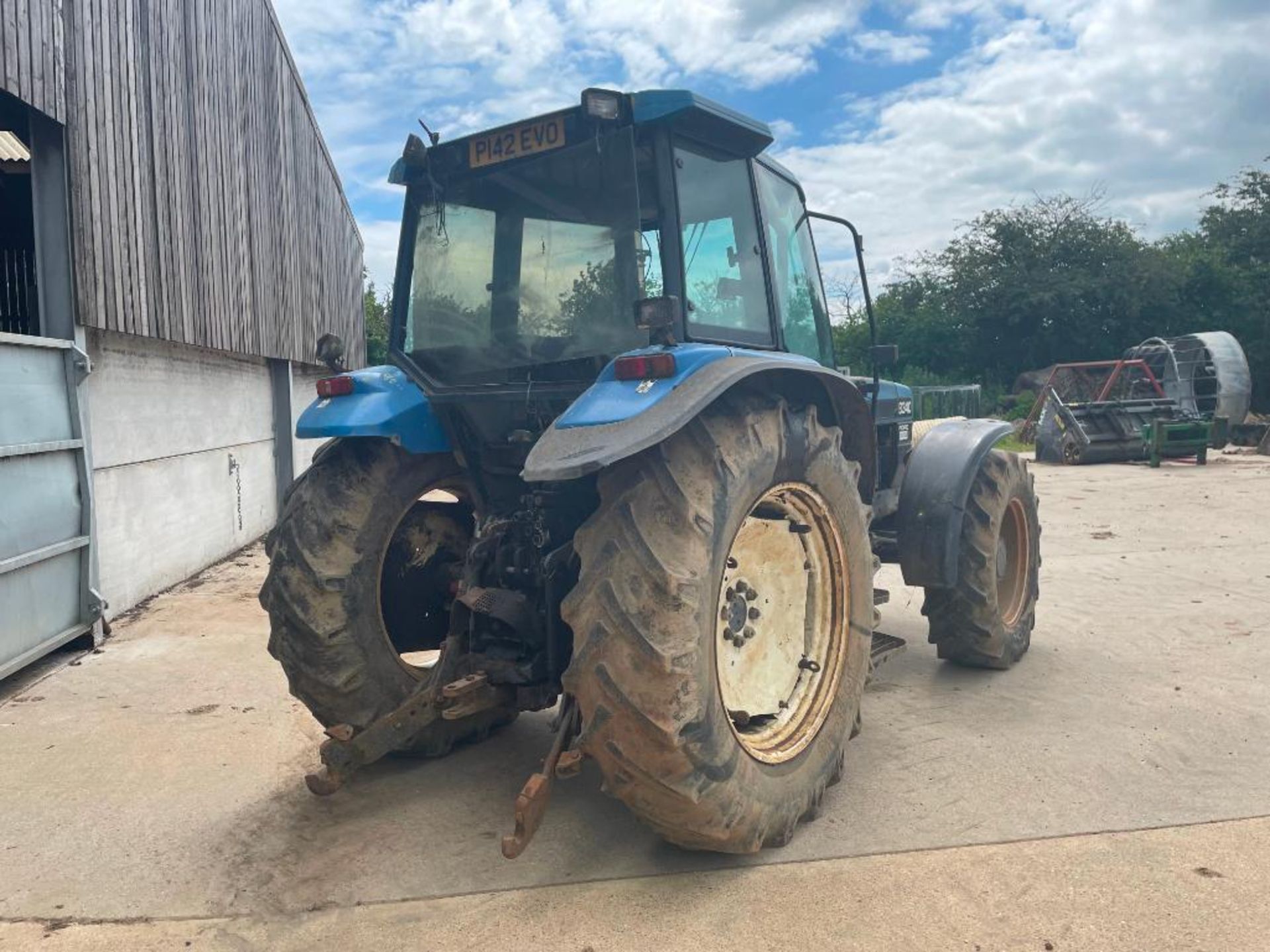 1997 New Holland 8340 4wd tractor with 2 manual spools on 14.9R28 front and 18.4R38 rear wheels and - Image 9 of 22