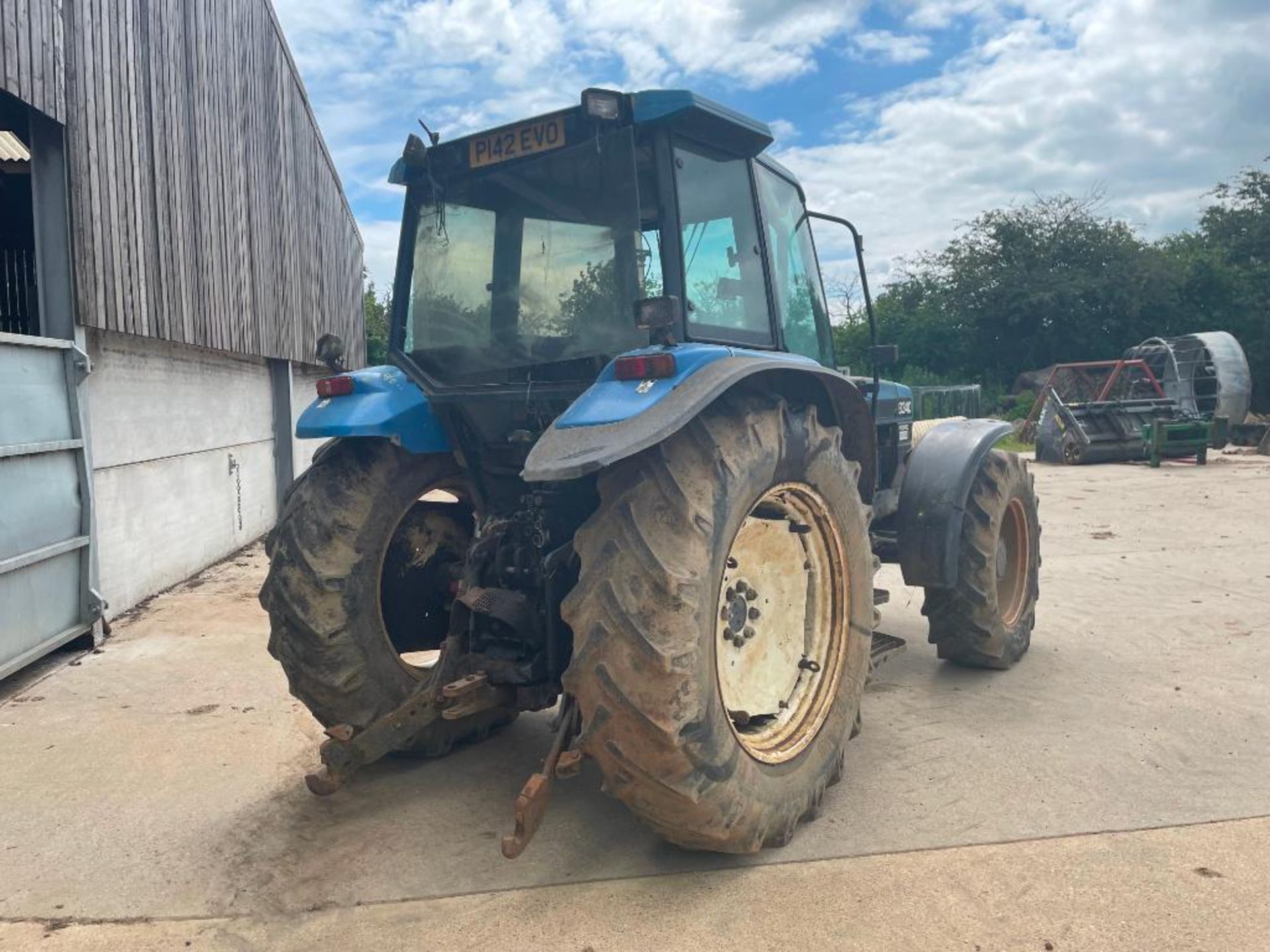 1997 New Holland 8340 4wd tractor with 2 manual spools on 14.9R28 front and 18.4R38 rear wheels and - Bild 9 aus 22