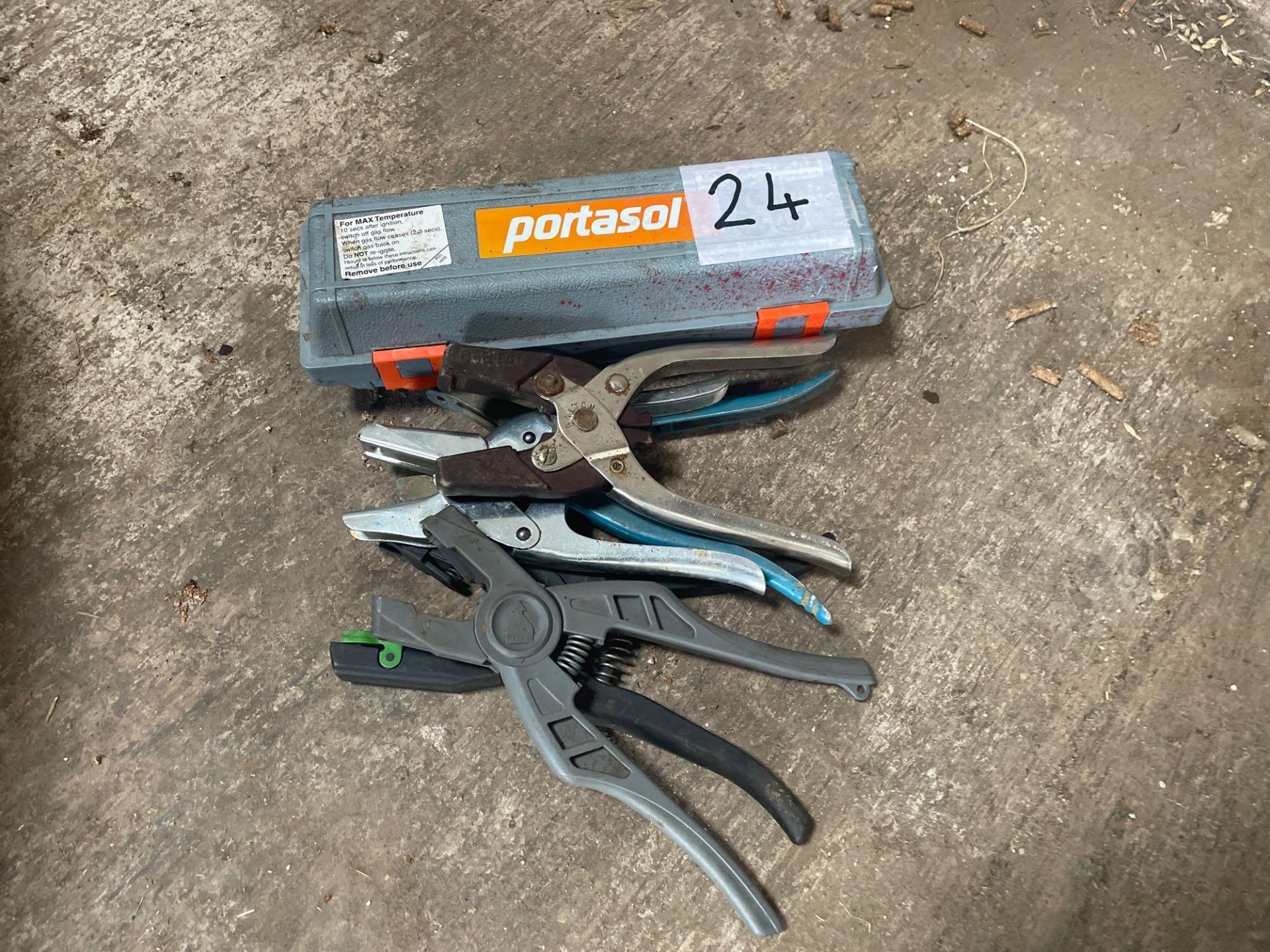 Portasol dehorning iron and ear taggers