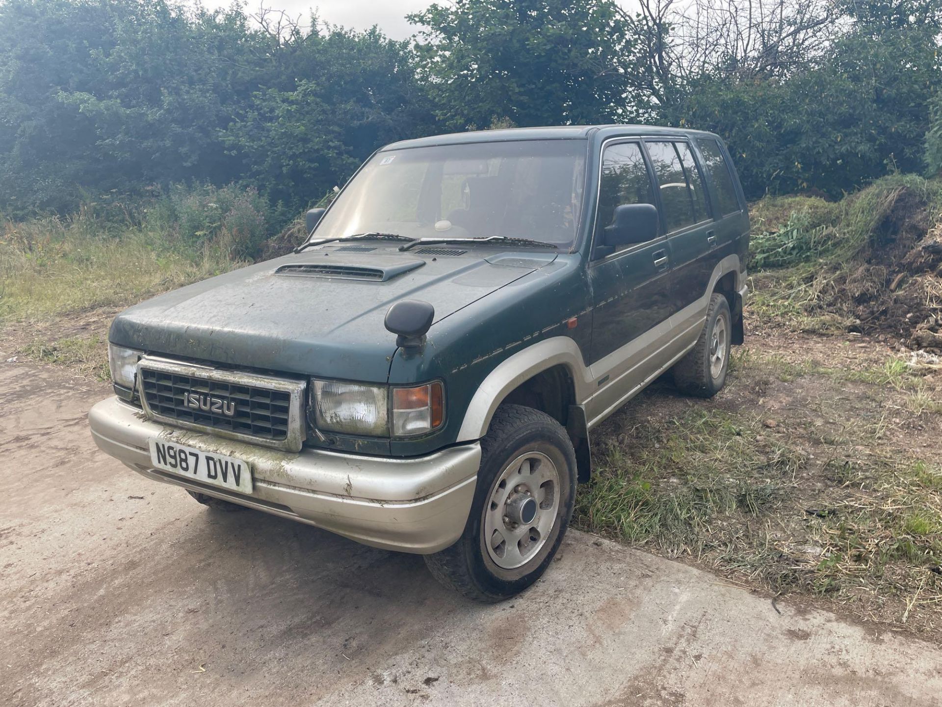 1995 Isuzu Bighorn 3.1D Intercooler 4wd green with tow bar. Reg No: N987 DVV (No V5). Mileage: 151,6 - Image 2 of 6