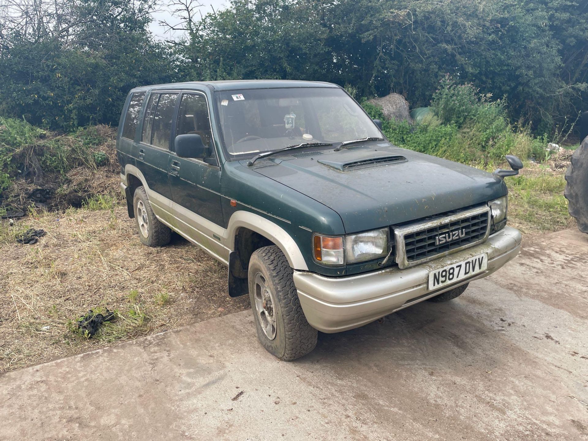 1995 Isuzu Bighorn 3.1D Intercooler 4wd green with tow bar. Reg No: N987 DVV (No V5). Mileage: 151,6