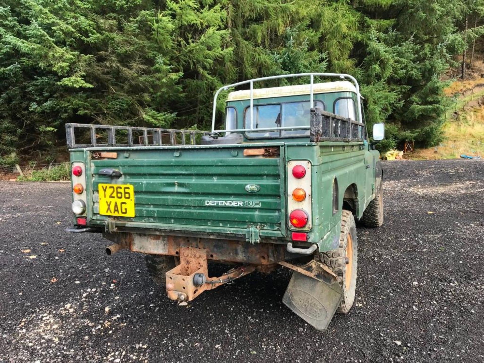 Land Rover Defender - Image 5 of 10