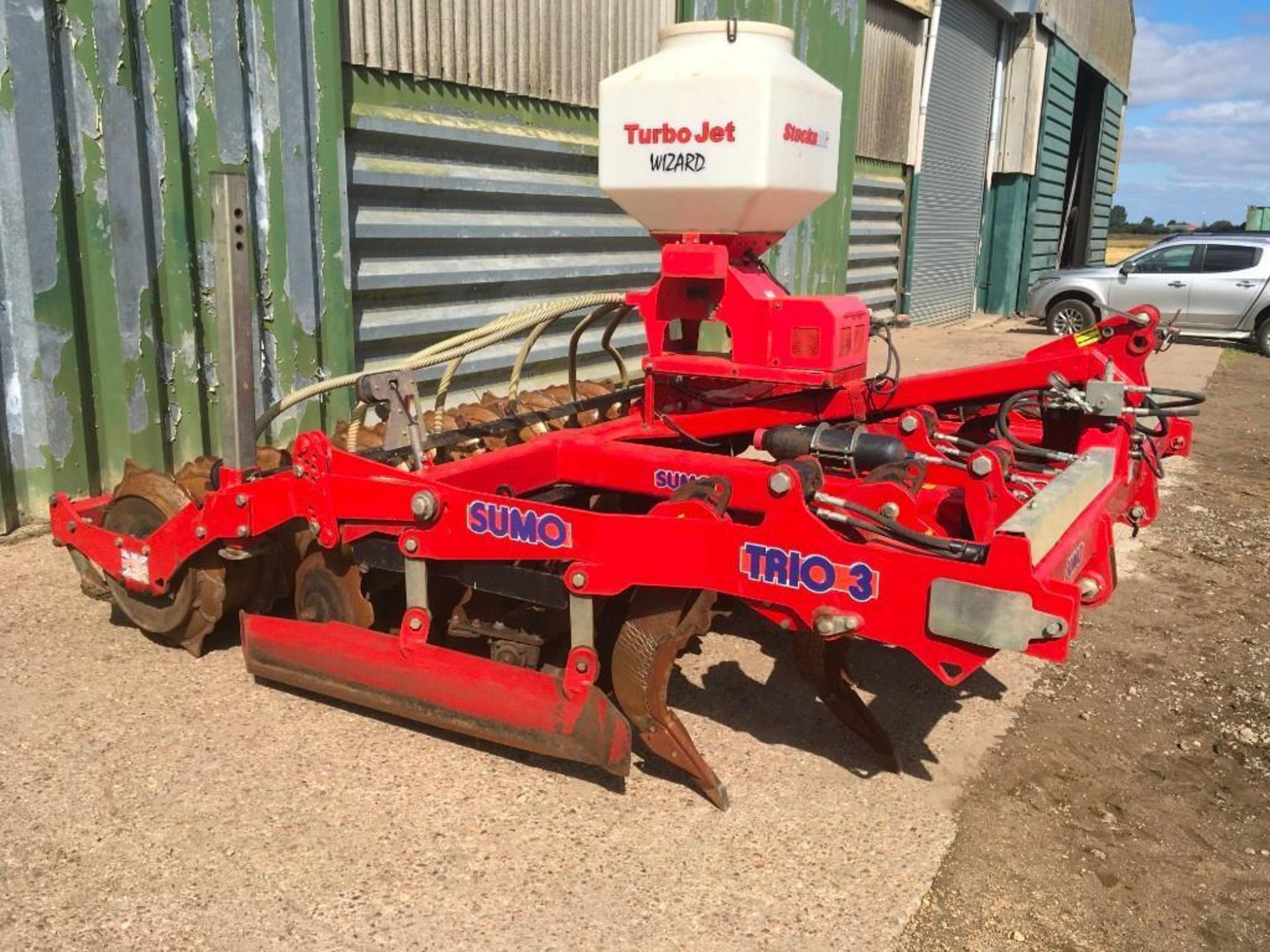 2012 Sumo Trio 3 3m cultivator with 6 legs, 2 rows of discs and multi packer, with auto reset. - Image 2 of 16