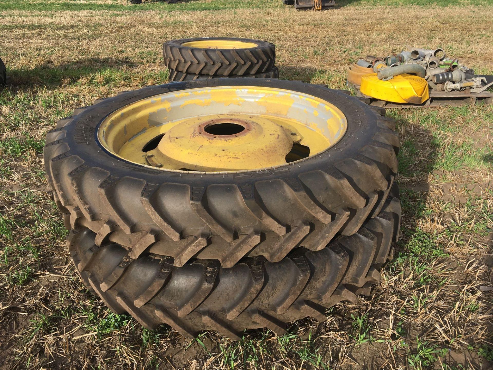 Pair of 270/95R36 & pair of 340/85R48 wheels & tyres - Image 6 of 7