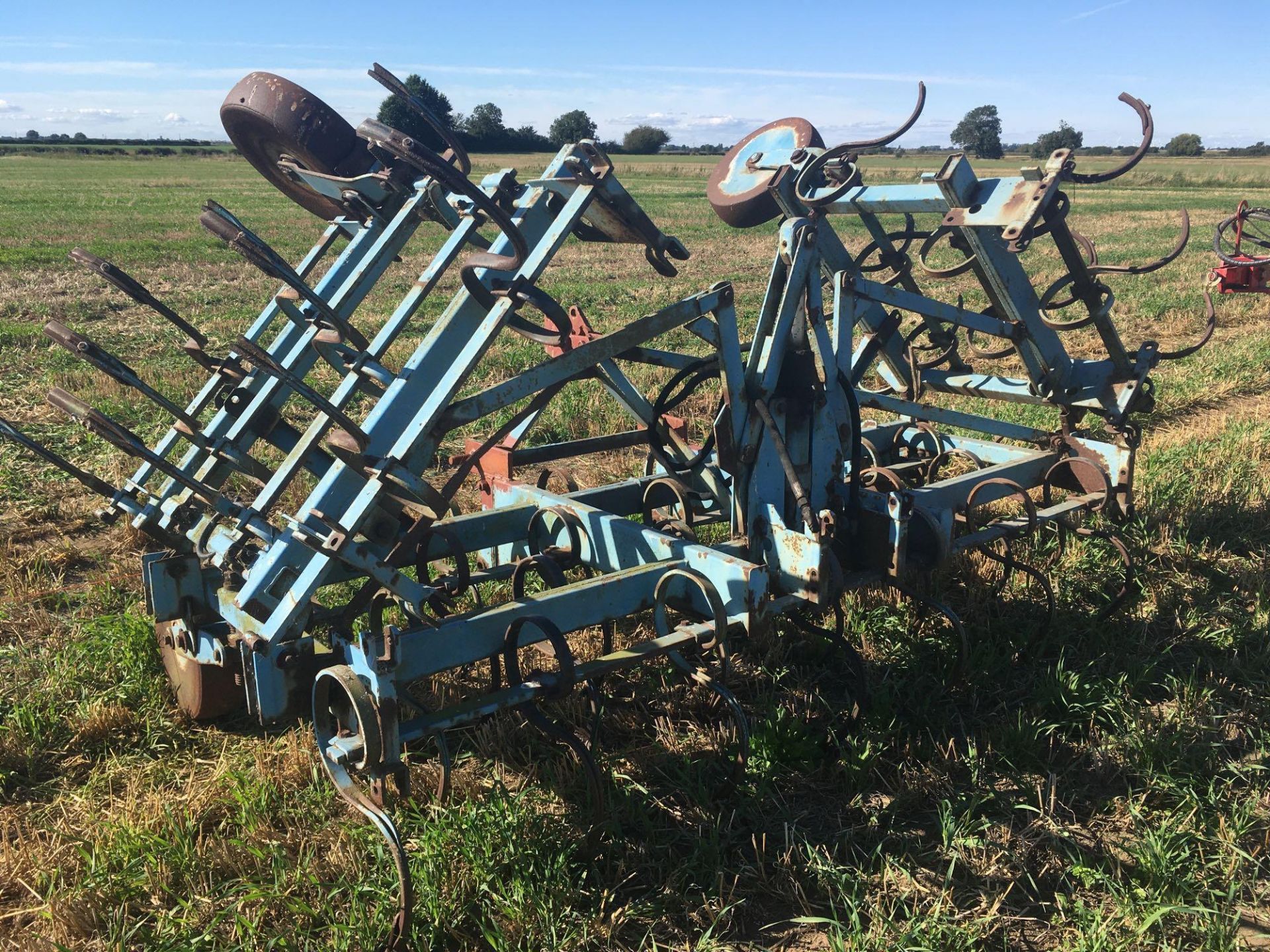 1983 5m folding spring tine cultivator. - Image 3 of 5