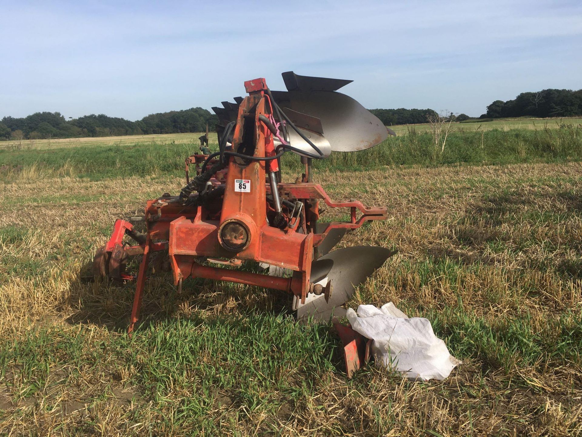 Vogel & Noot Euromat Permanit 3S 5 furrow vari width reversible plough. C/w press arm. - Image 7 of 17