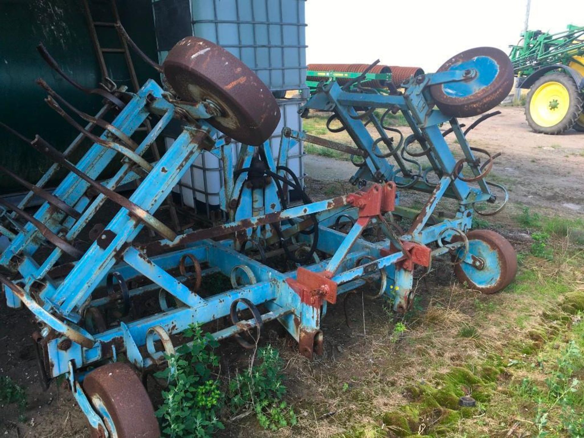 1983 5m folding spring tine cultivator. - Image 4 of 5