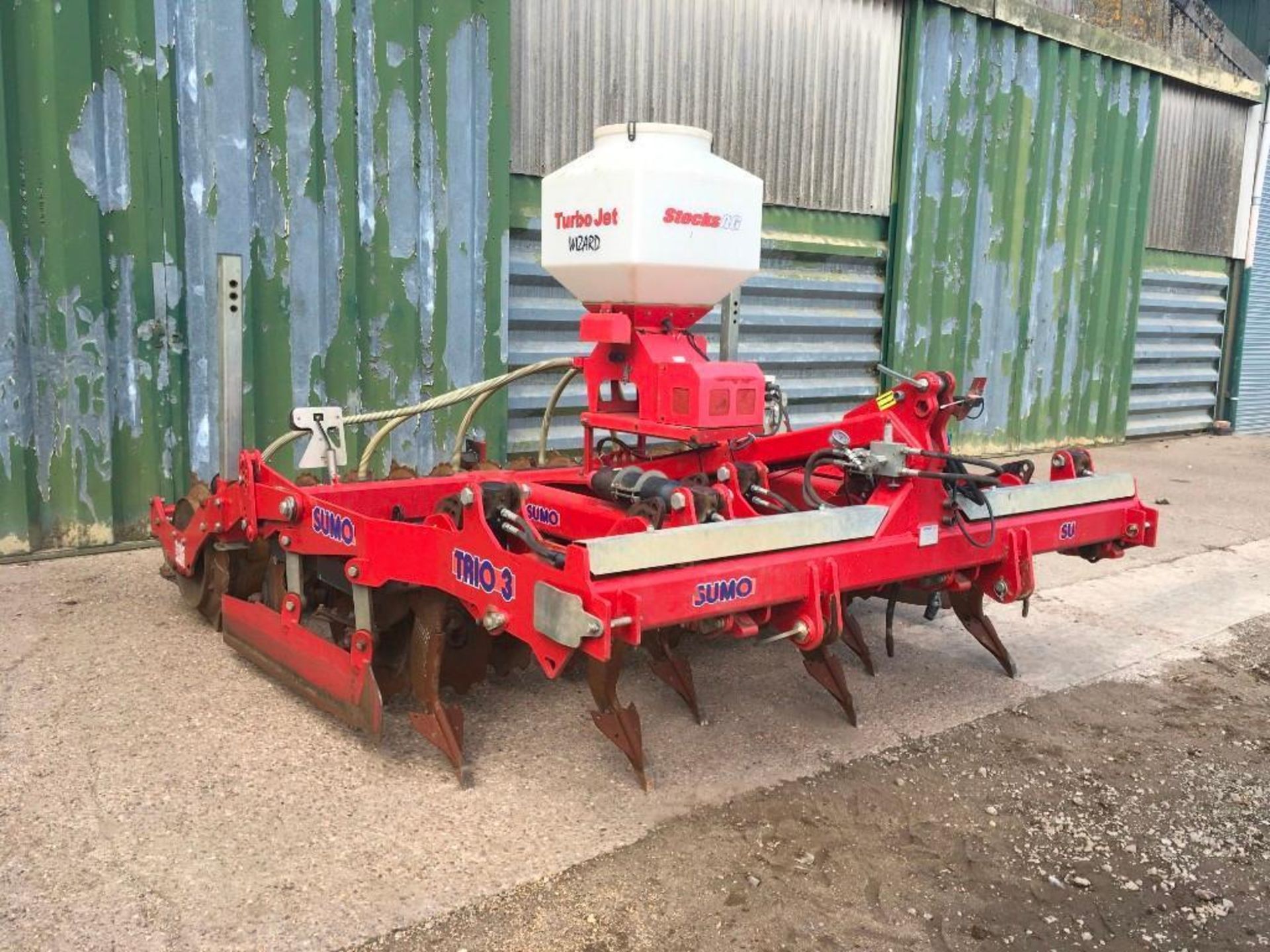 2012 Sumo Trio 3 3m cultivator with 6 legs, 2 rows of discs and multi packer, with auto reset. - Image 4 of 16