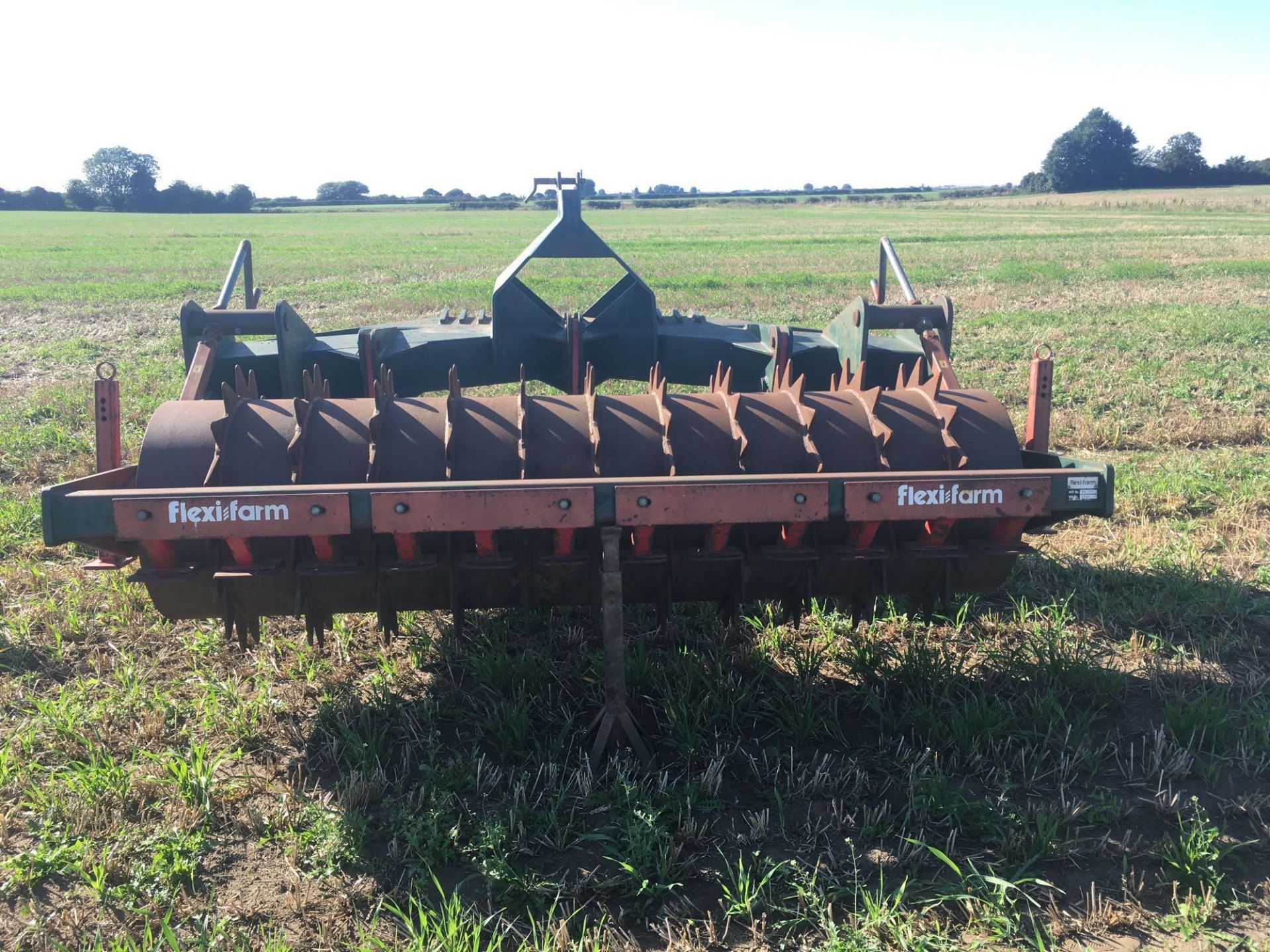 Flexi–Farm flexi form 300 3 leg V form subsoiler and packer roll. - Image 5 of 9