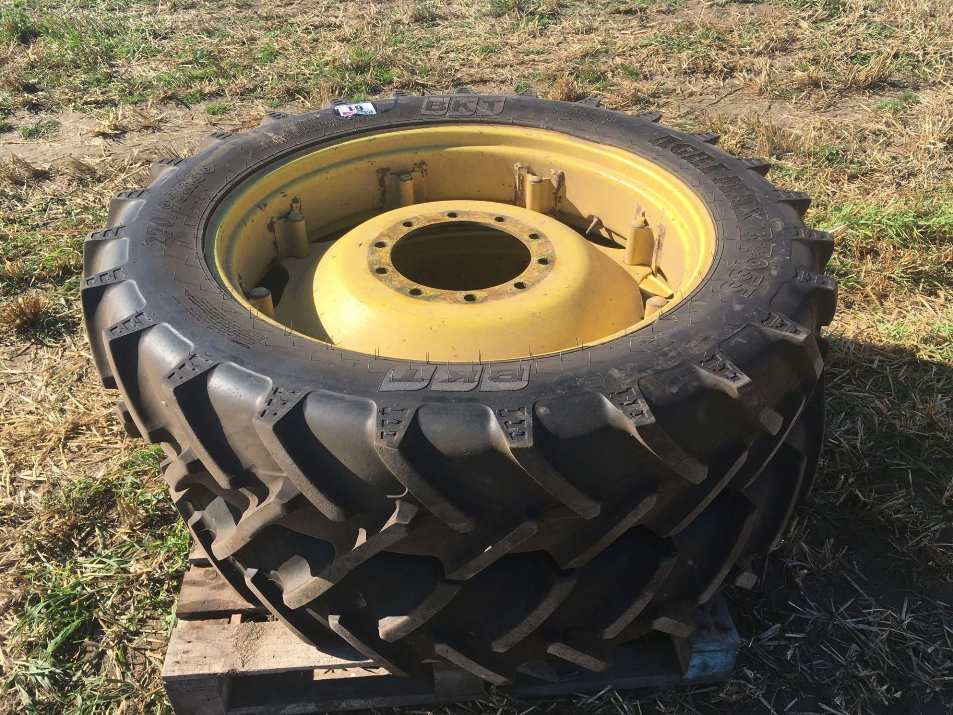 Pair of 270/95R36 & pair of 340/85R48 wheels & tyres - Image 2 of 7