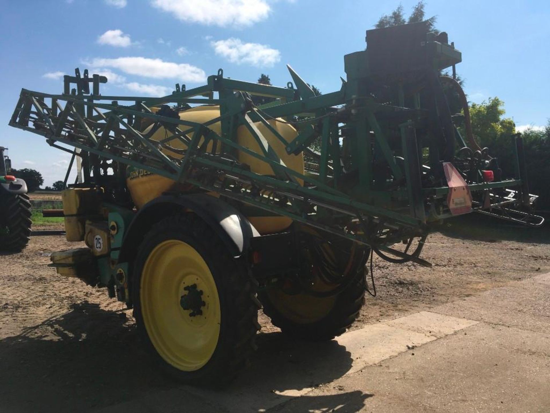 2003 John Deere 832 24m trailed sprayer, 3200 litre tank. - Image 6 of 9