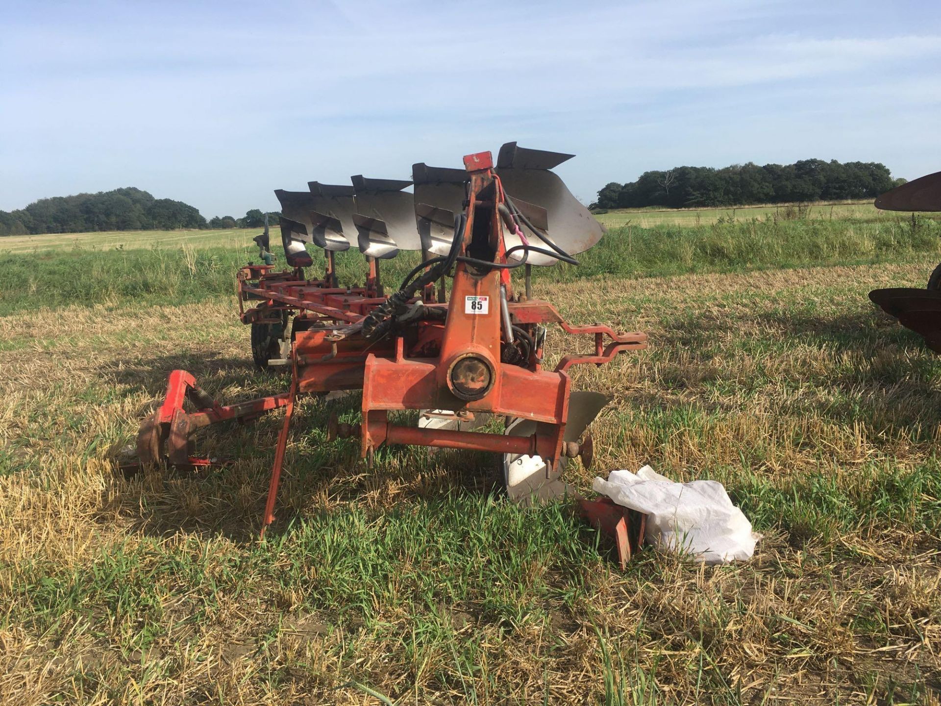 Vogel & Noot Euromat Permanit 3S 5 furrow vari width reversible plough. C/w press arm. - Image 11 of 17