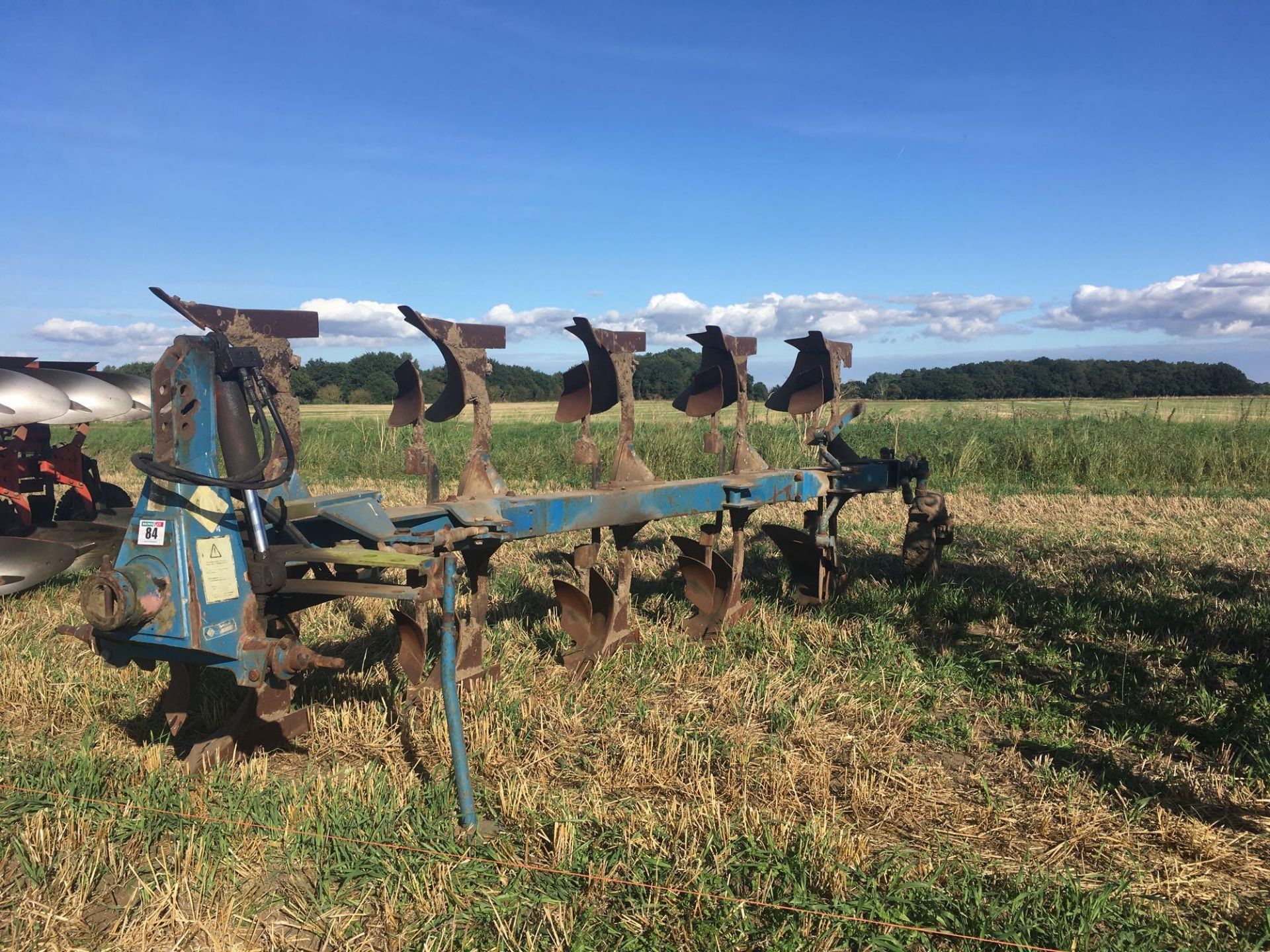 Overum 5 furrow (4+1) CV 5981 reversible plough. - Image 2 of 4