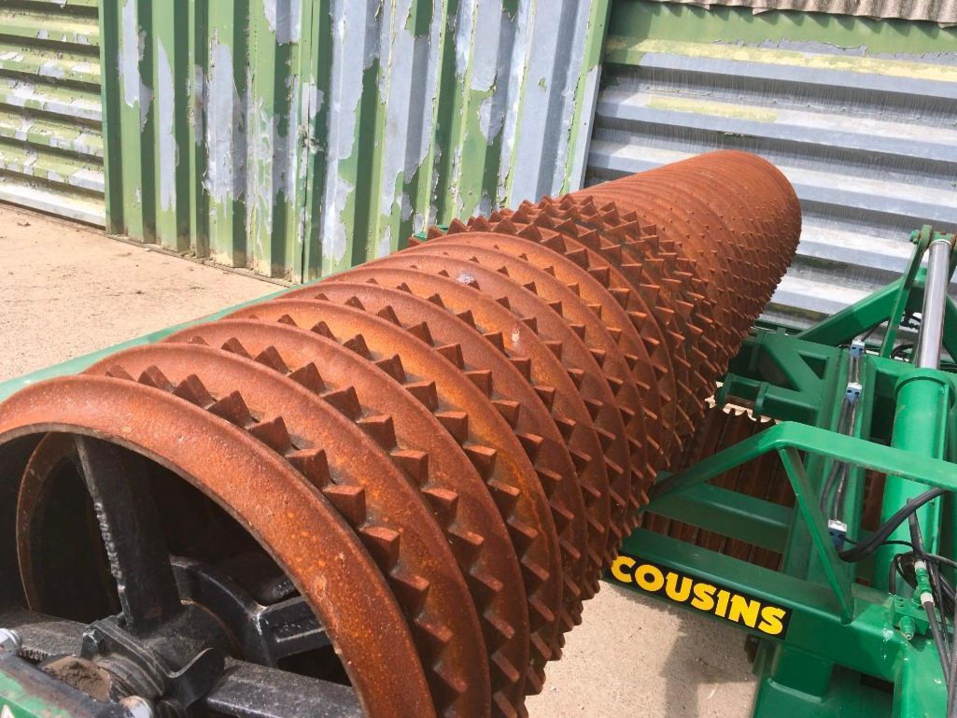 2018 Cousins Contour HZ 8.2m hydraulic folding Cambridge rolls c/w breaker rings. On farm from new. - Image 8 of 8
