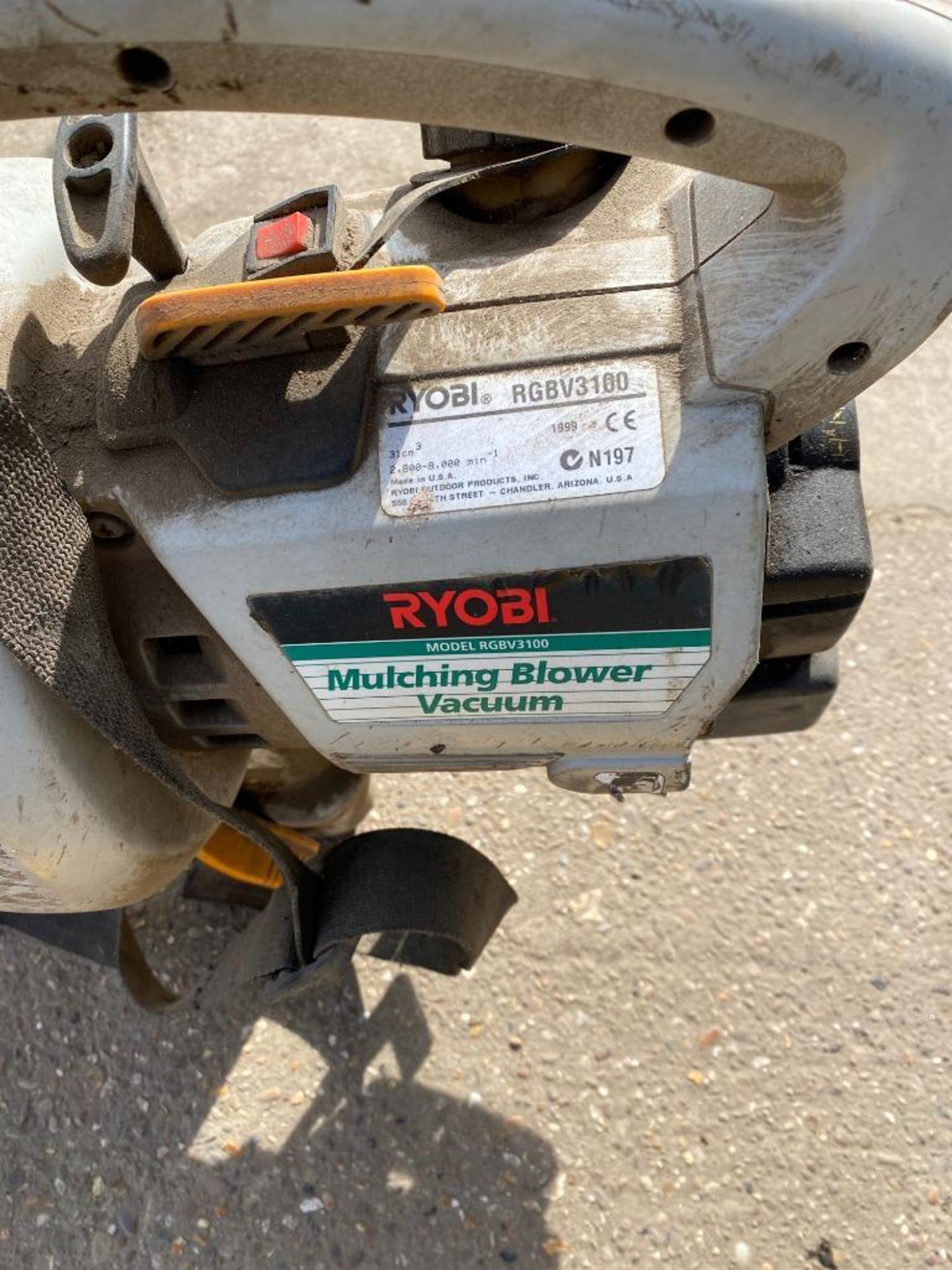 Ryobi RGBV3100 mulching blower vacuum - Image 2 of 3