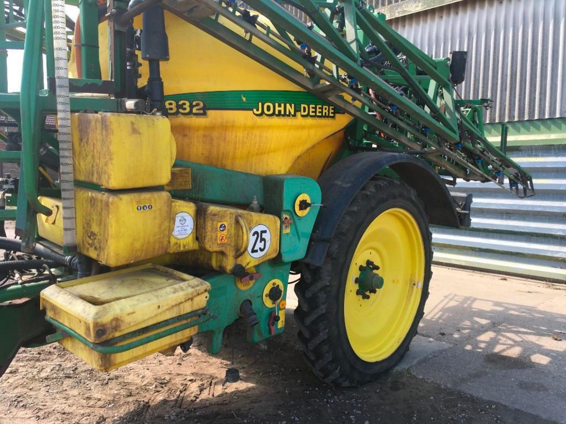 2003 John Deere 832 24m trailed sprayer, 3200 litre tank.