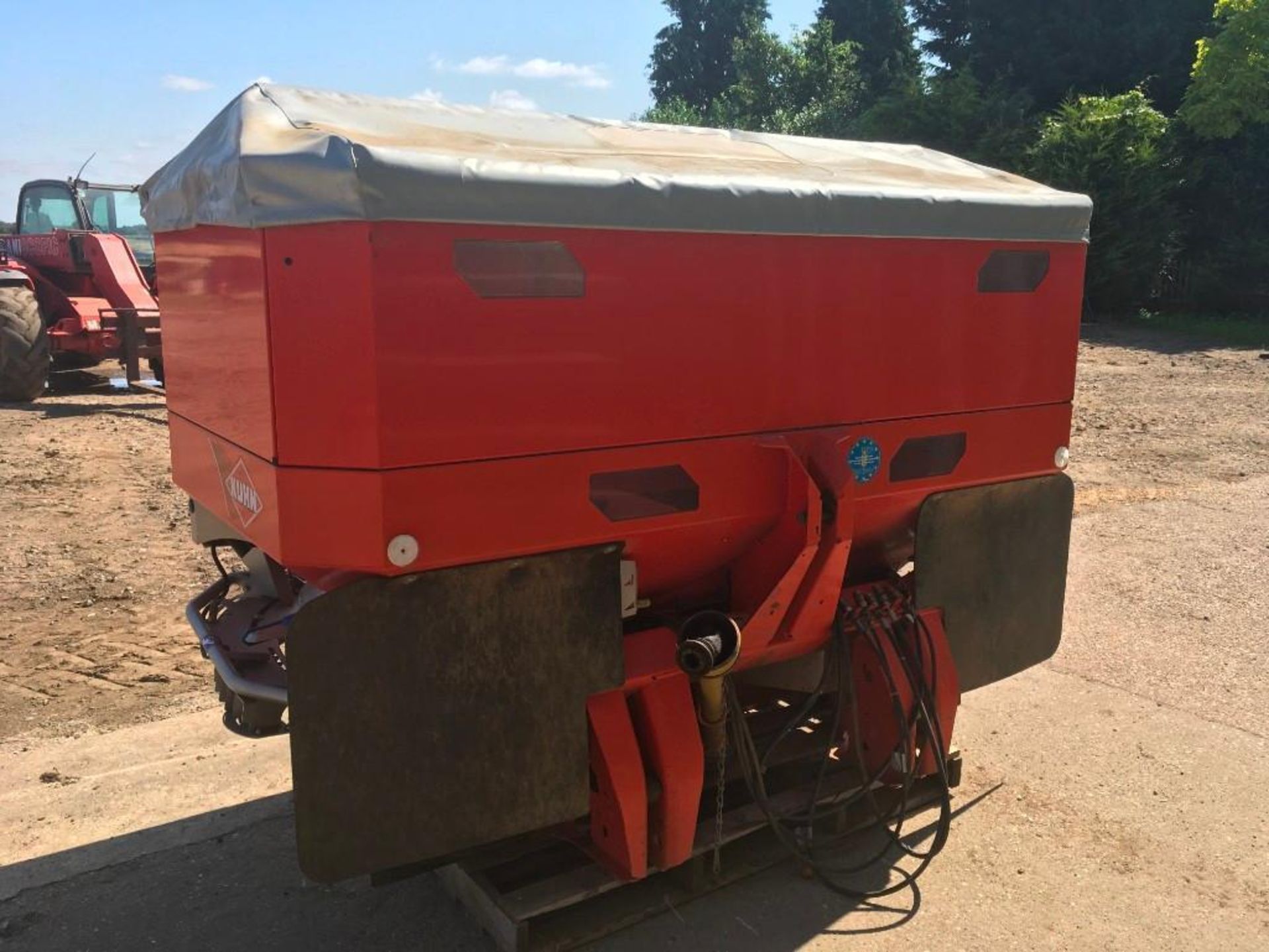 2008 Kuhn Axis 30.1 24m twin disc fertiliser spreader. - Image 2 of 9