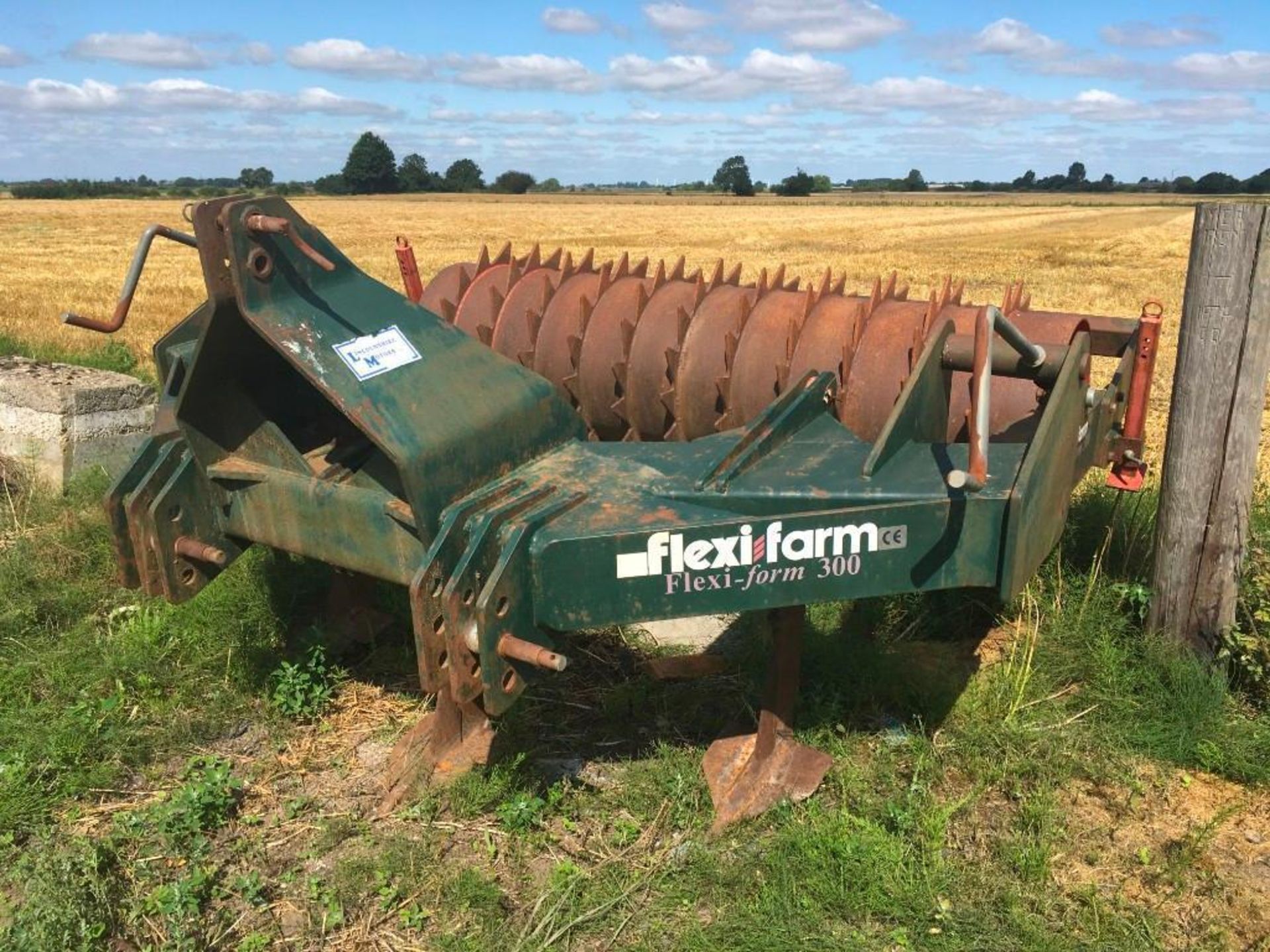 Flexi–Farm flexi form 300 3 leg V form subsoiler and packer roll. - Image 6 of 9