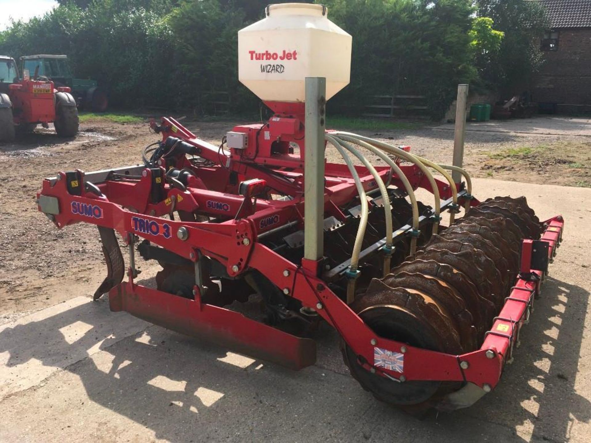 2012 Sumo Trio 3 3m cultivator with 6 legs, 2 rows of discs and multi packer, with auto reset. - Image 9 of 16