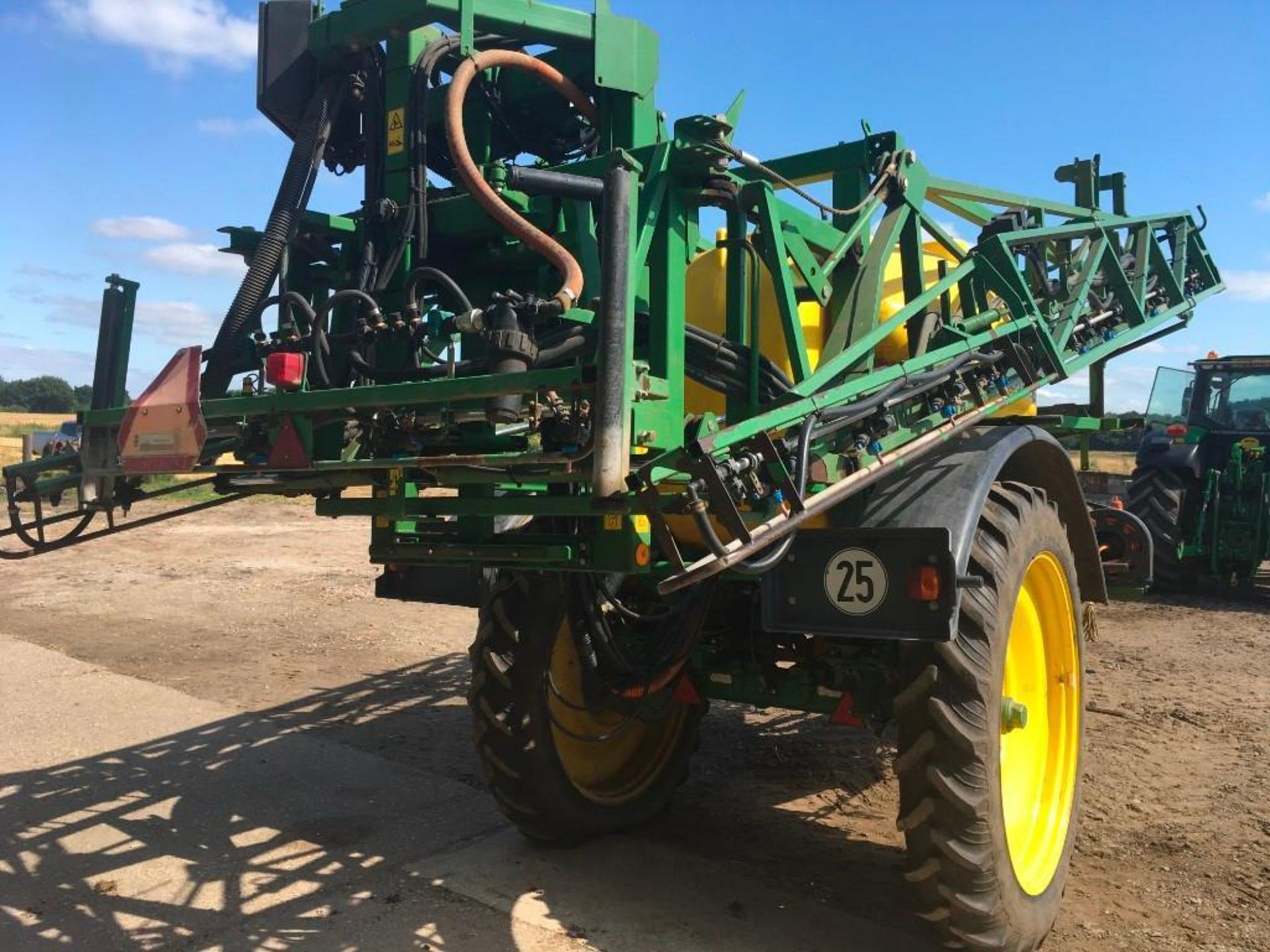 2003 John Deere 832 24m trailed sprayer, 3200 litre tank. - Image 7 of 9