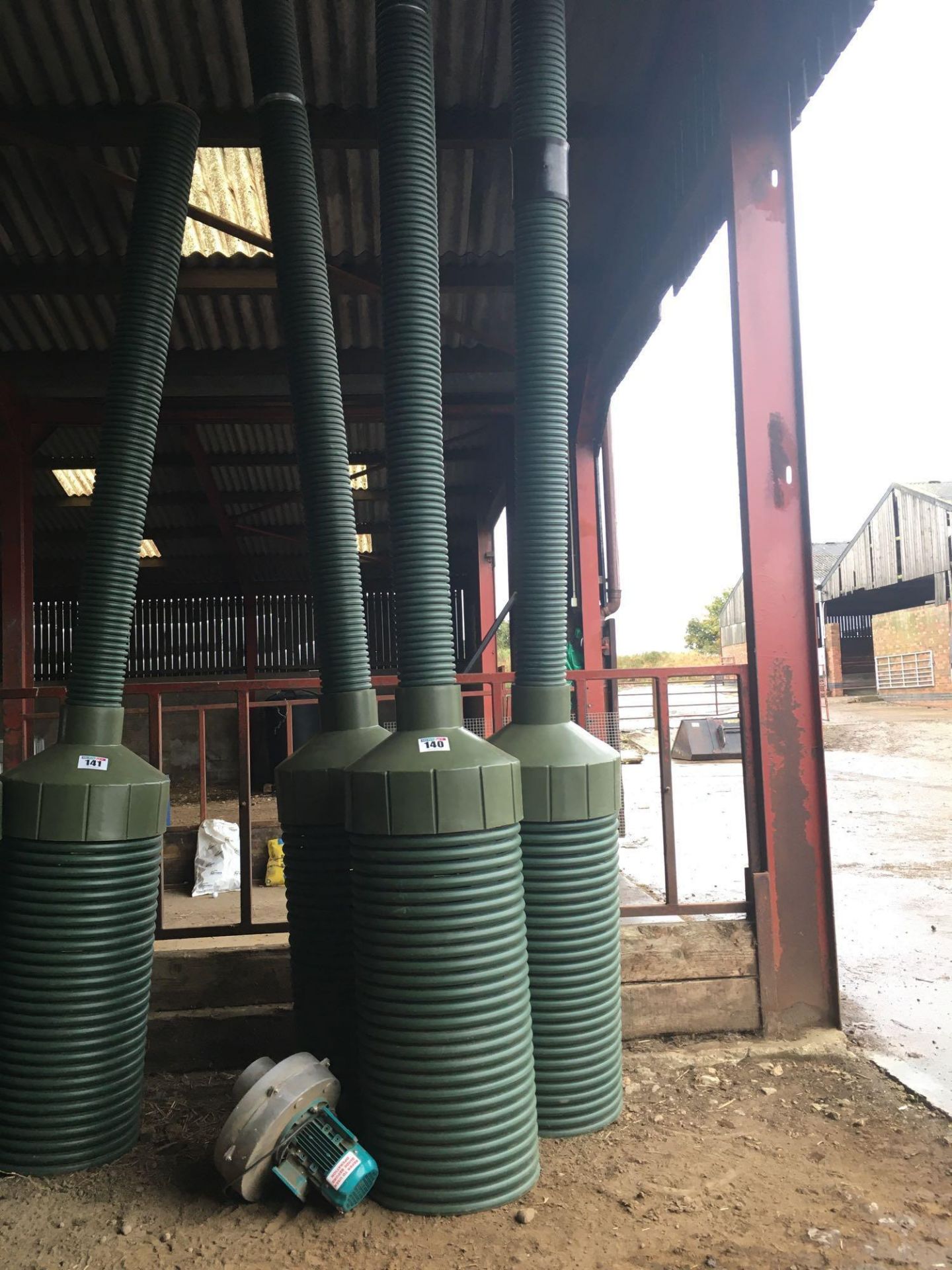 3No Plastic grain pedestals with Brook Compton fan