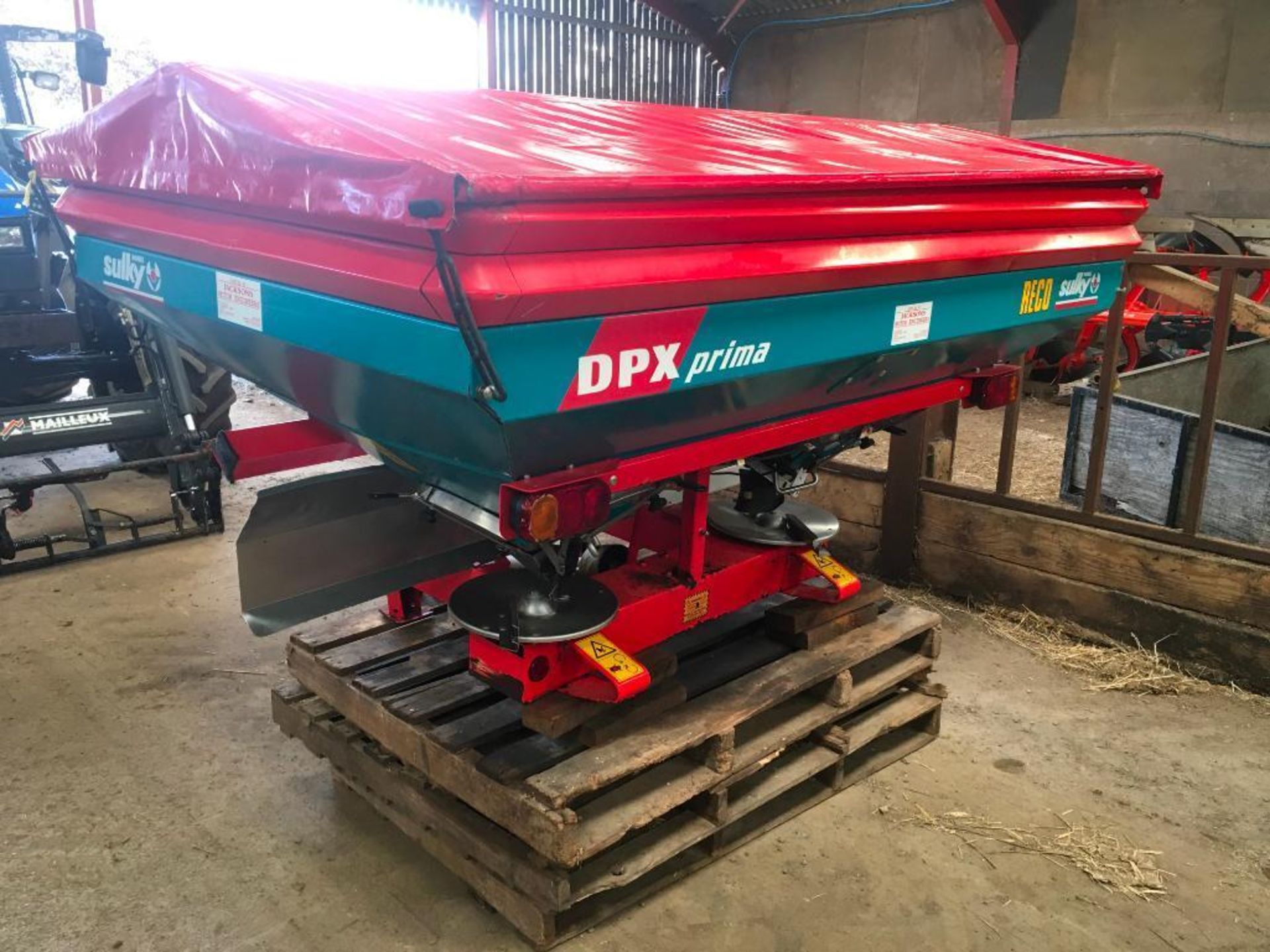 2004 Reco Sulky DPX Prima fertiliser spreader, vari width 12-24m, on farm from new. Serial No: DX011 - Image 4 of 6
