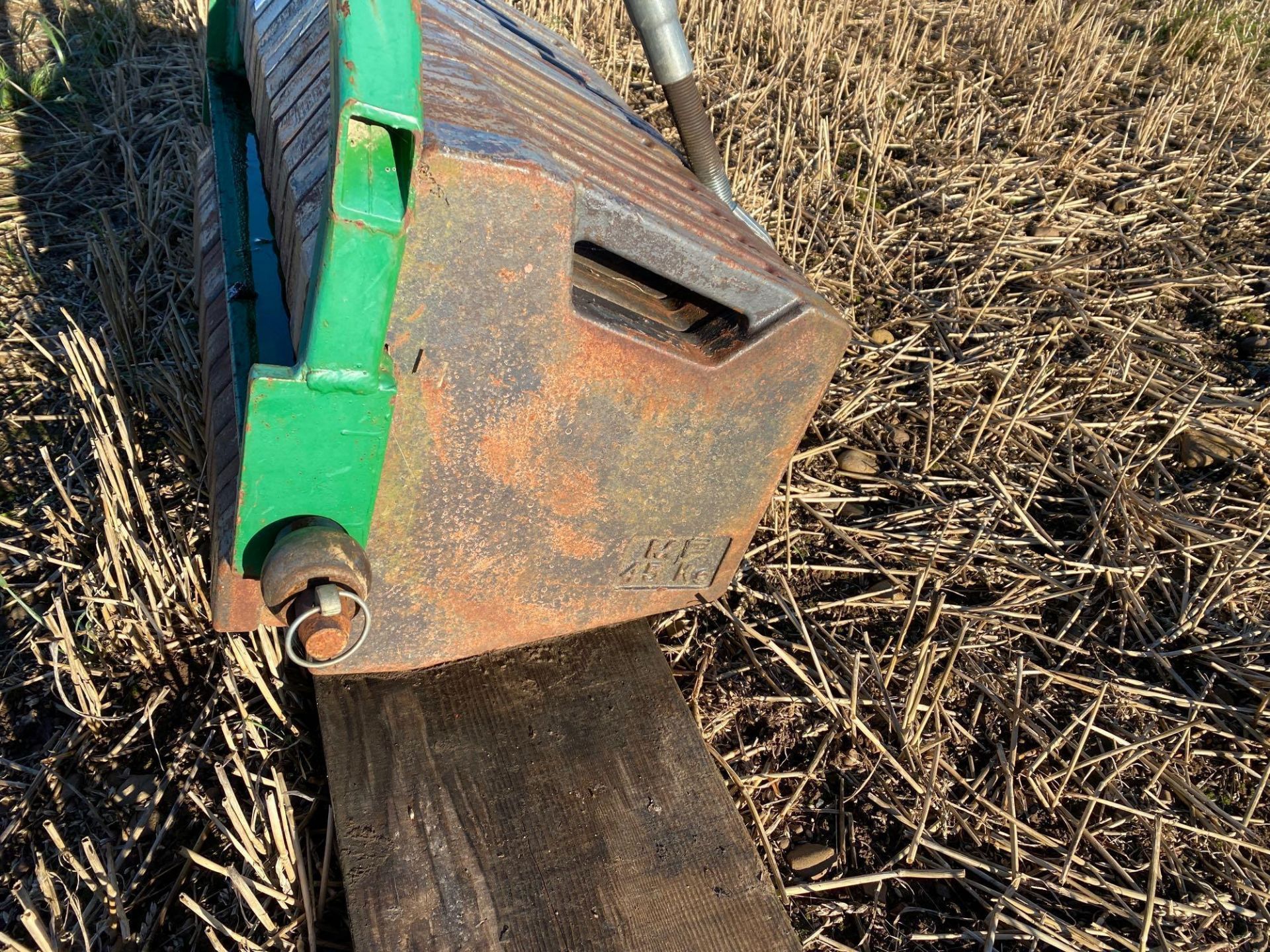 Massey Ferguson front weight and homemade frame c/w 14 x 45kg wafer weights - Image 6 of 6