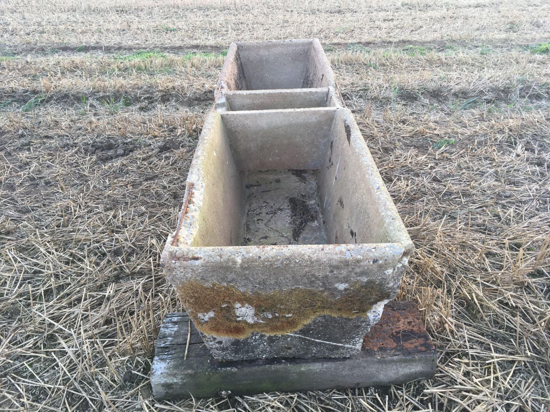 Concrete water trough - Image 2 of 2