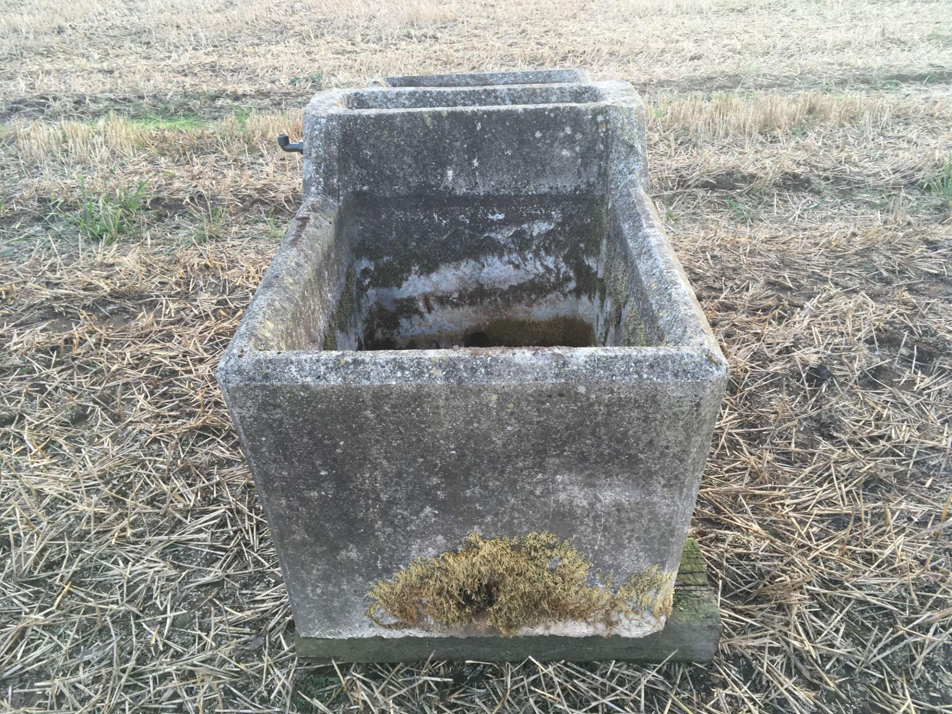 Concrete water trough - Image 2 of 2