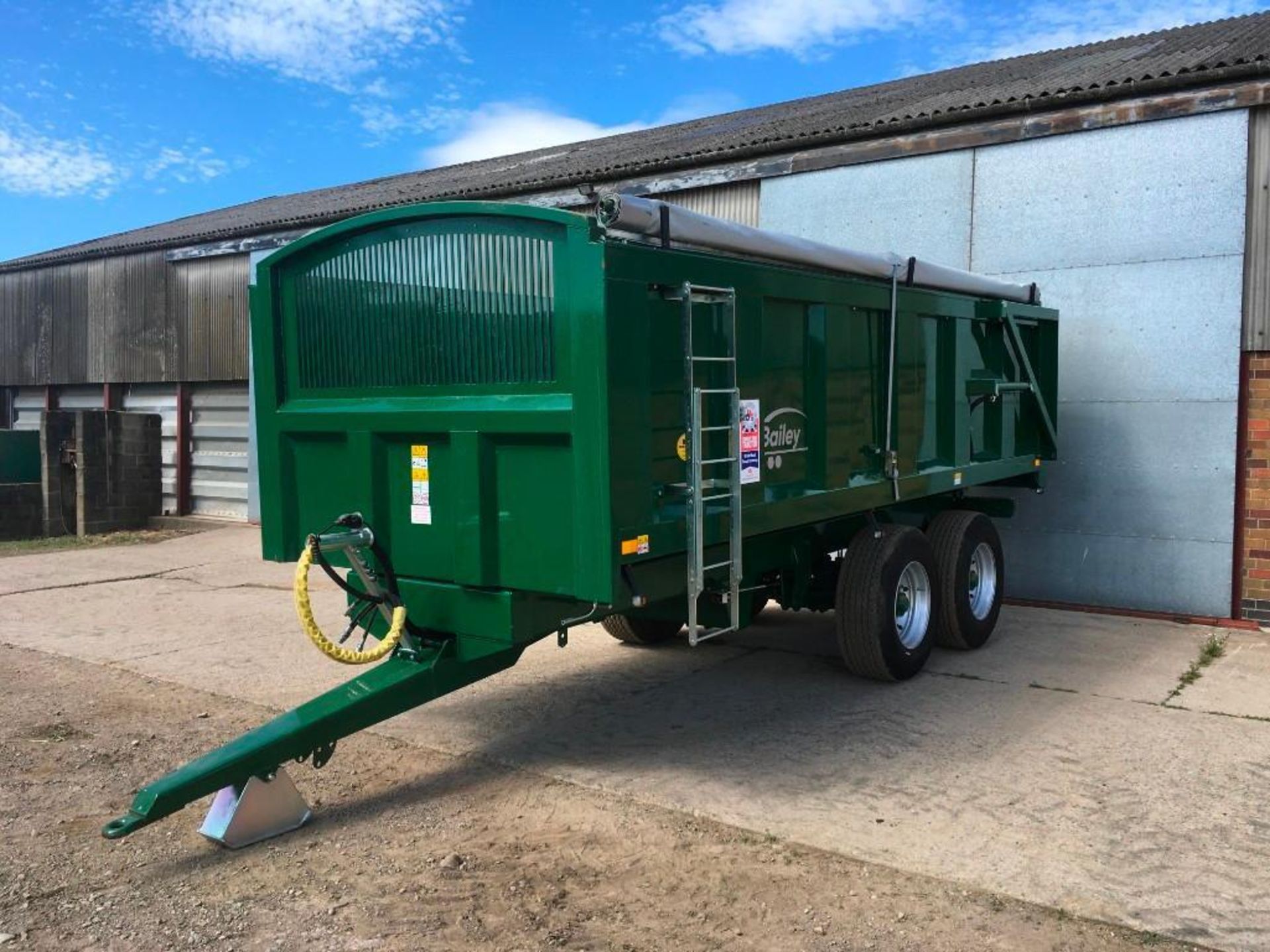 2018 Bailey 14t twin axle trailer, hydraulic back door, manual grain chute, rollover sheet, sprung d - Image 4 of 17