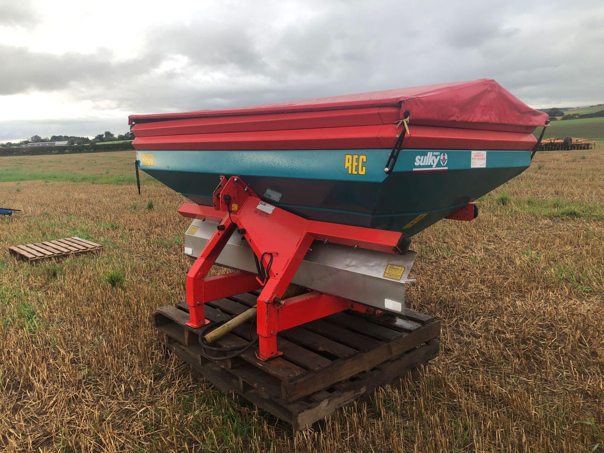 2004 Reco Sulky DPX Prima fertiliser spreader, vari width 12-24m, on farm from new. Serial No: DX011 - Image 3 of 6