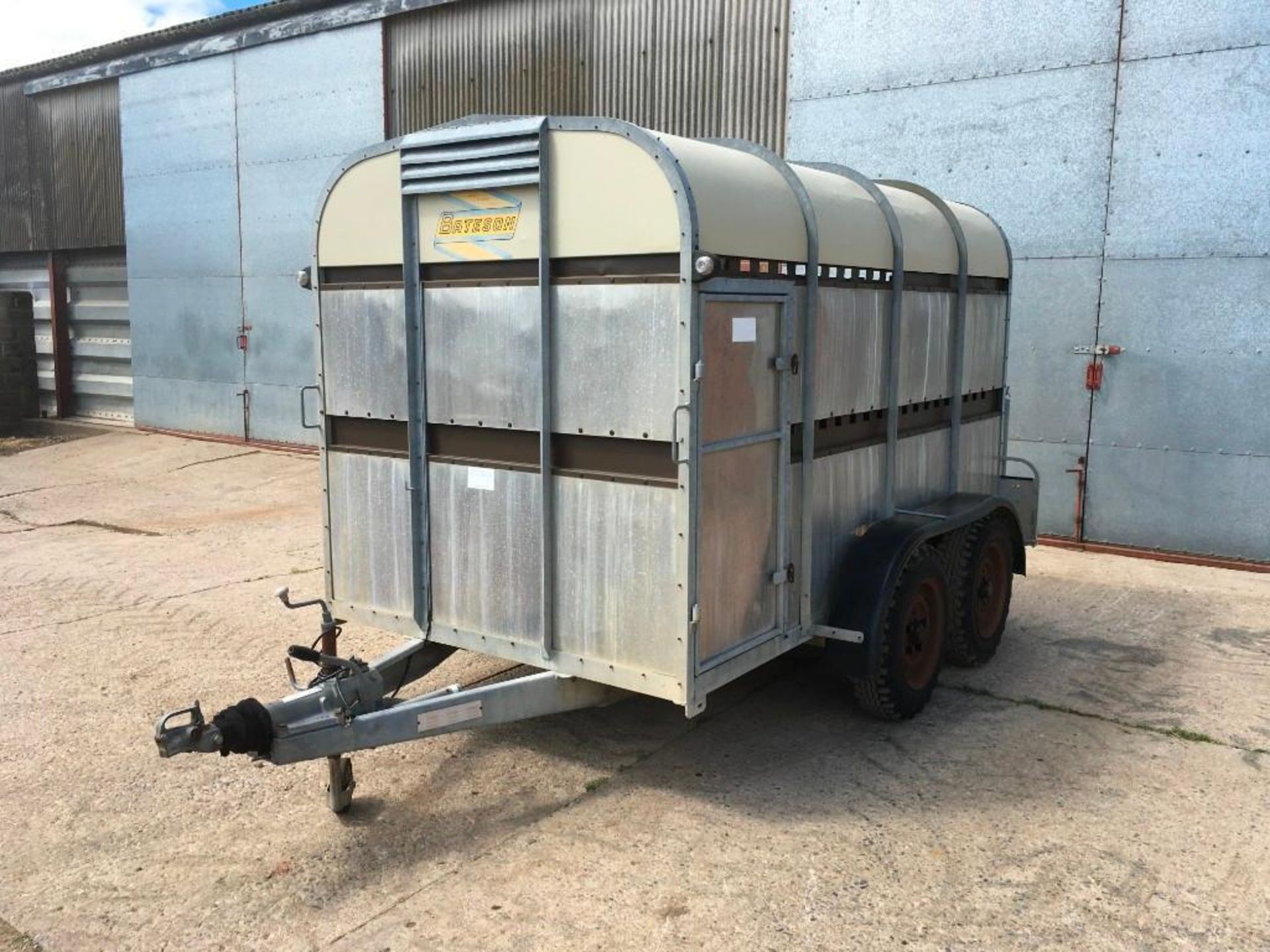 1996 Bateson Trailers 45LT twin axle livestock box, sprung rear door, side door, home made calf part - Image 8 of 14