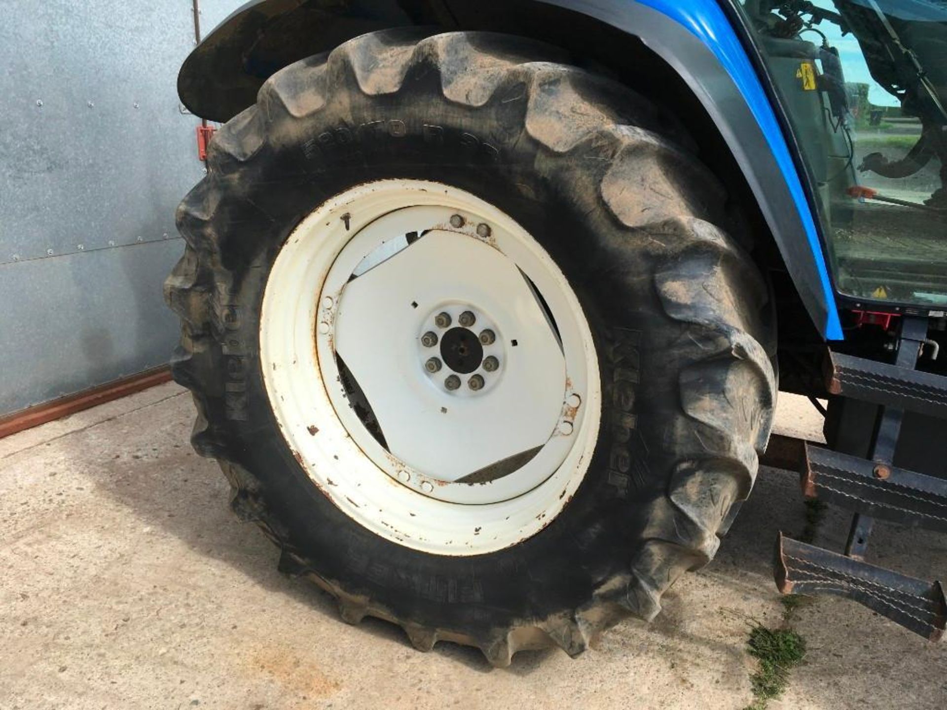 2003 New Holland TS115 tractor with Mailleux MX120 front loader. 2 spool valves, rear link arms and - Image 4 of 13