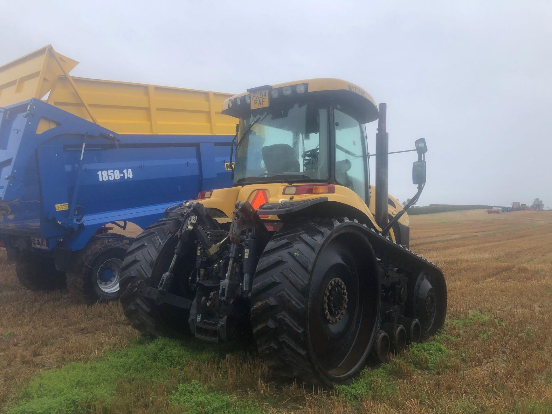 2004 CAT Challenger MT 765. C/w new top link, new rear drive sprokets, 4 front idler weights per tra - Image 3 of 6