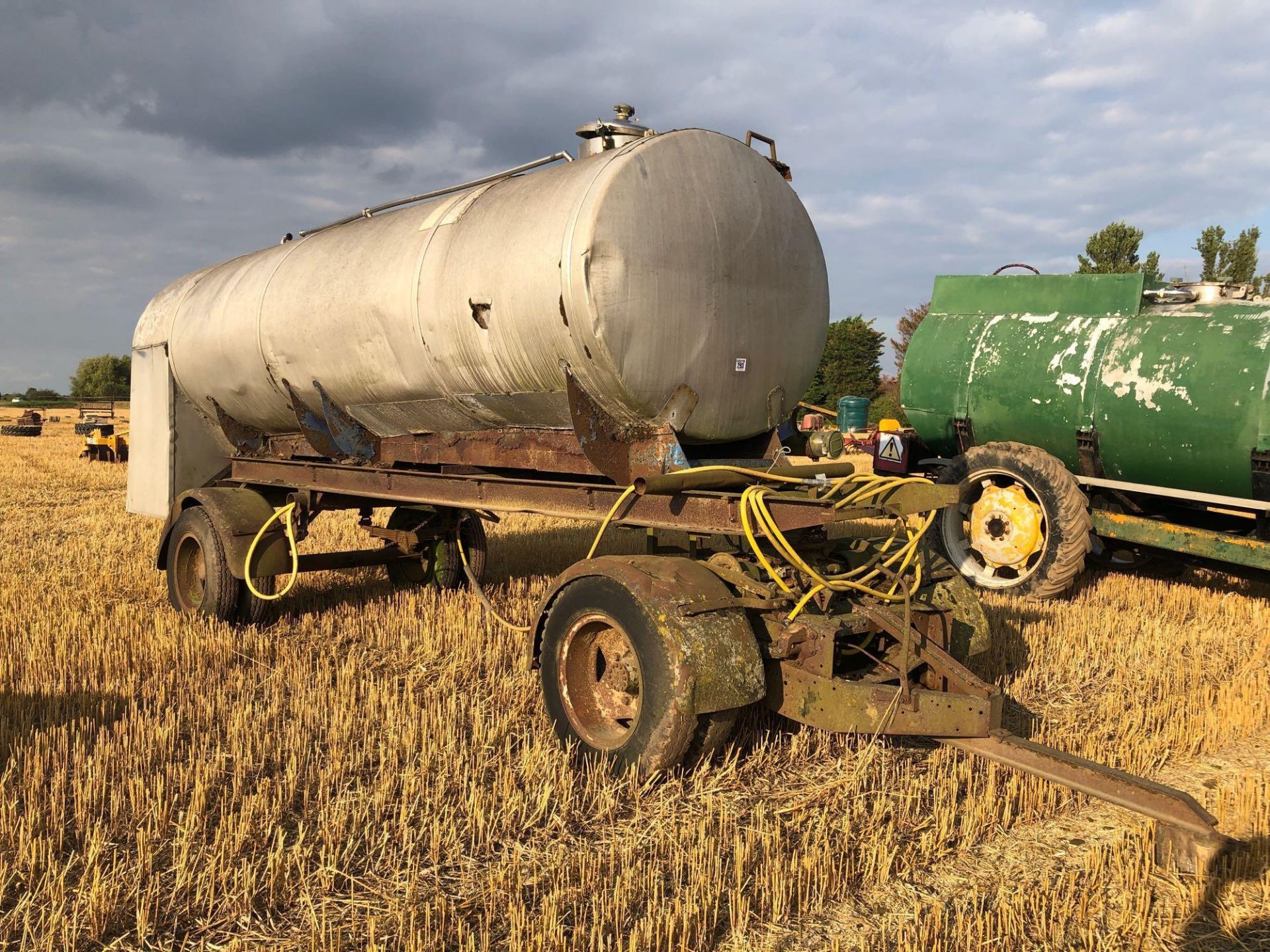 Stainless steel 4 wheel 10,000l tanker on Scammel carriage - Image 2 of 5